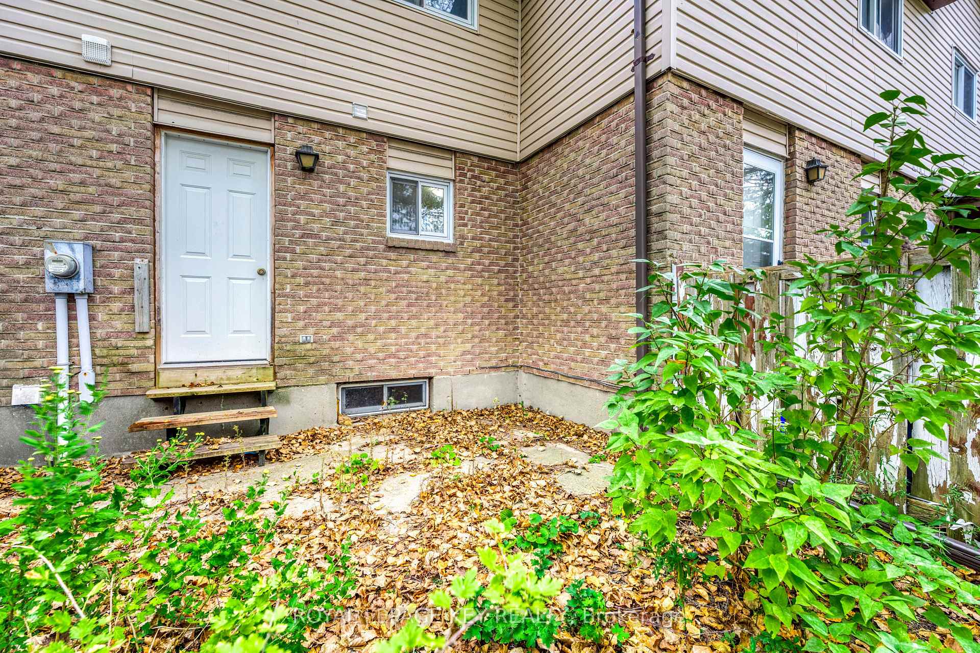 Photo 4 of Unit 13, 243 Hampton Avenue, Sarnia — HOMEH