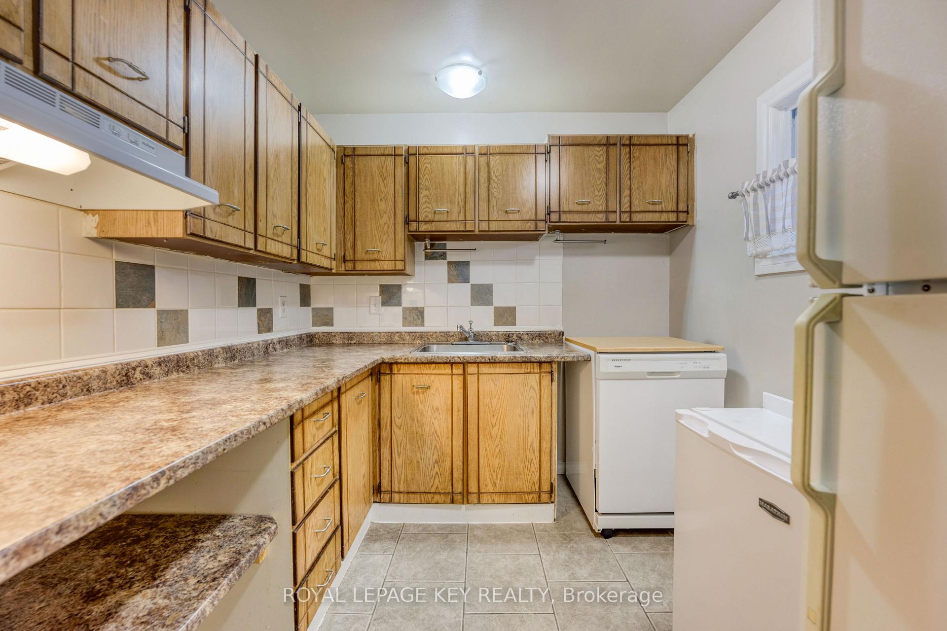 Photo 5 of Unit 13, 243 Hampton Avenue, Sarnia — HOMEH