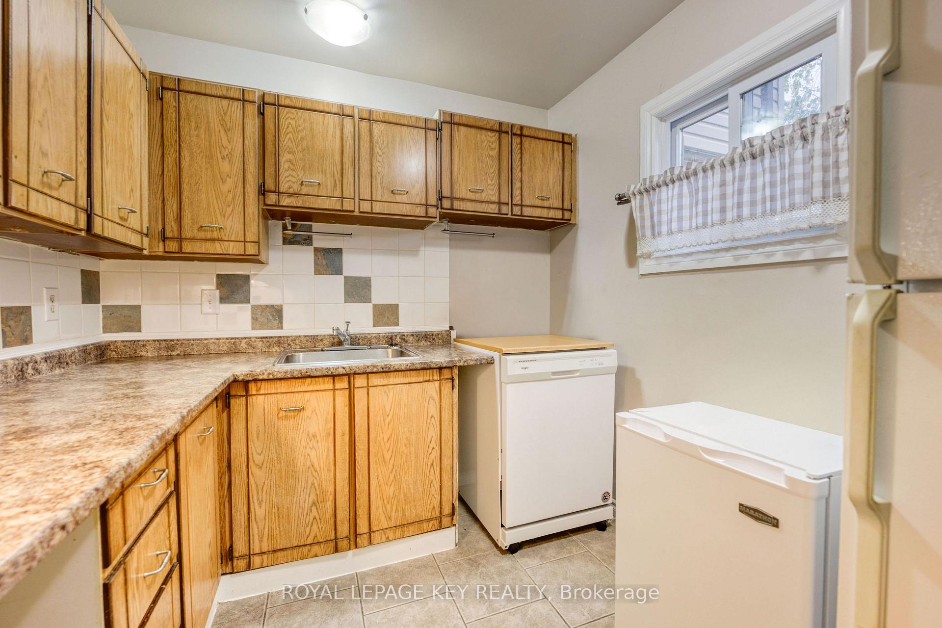 Photo 6 of Unit 13, 243 Hampton Avenue, Sarnia — HOMEH