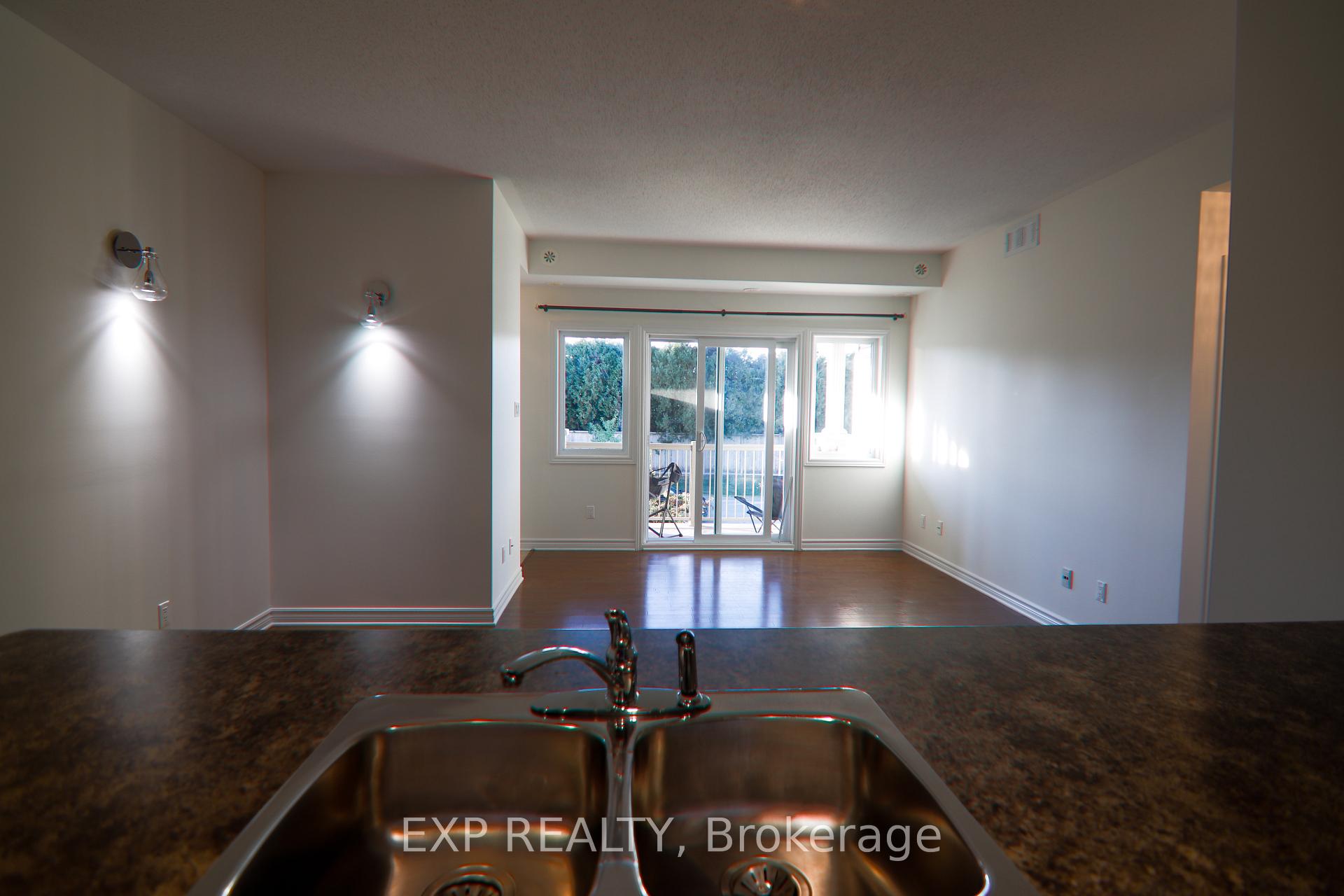 Photo 5 of Unit C, 137 Harthill Way, Ottawa, Barrhaven - Heritage Park — HOMEH