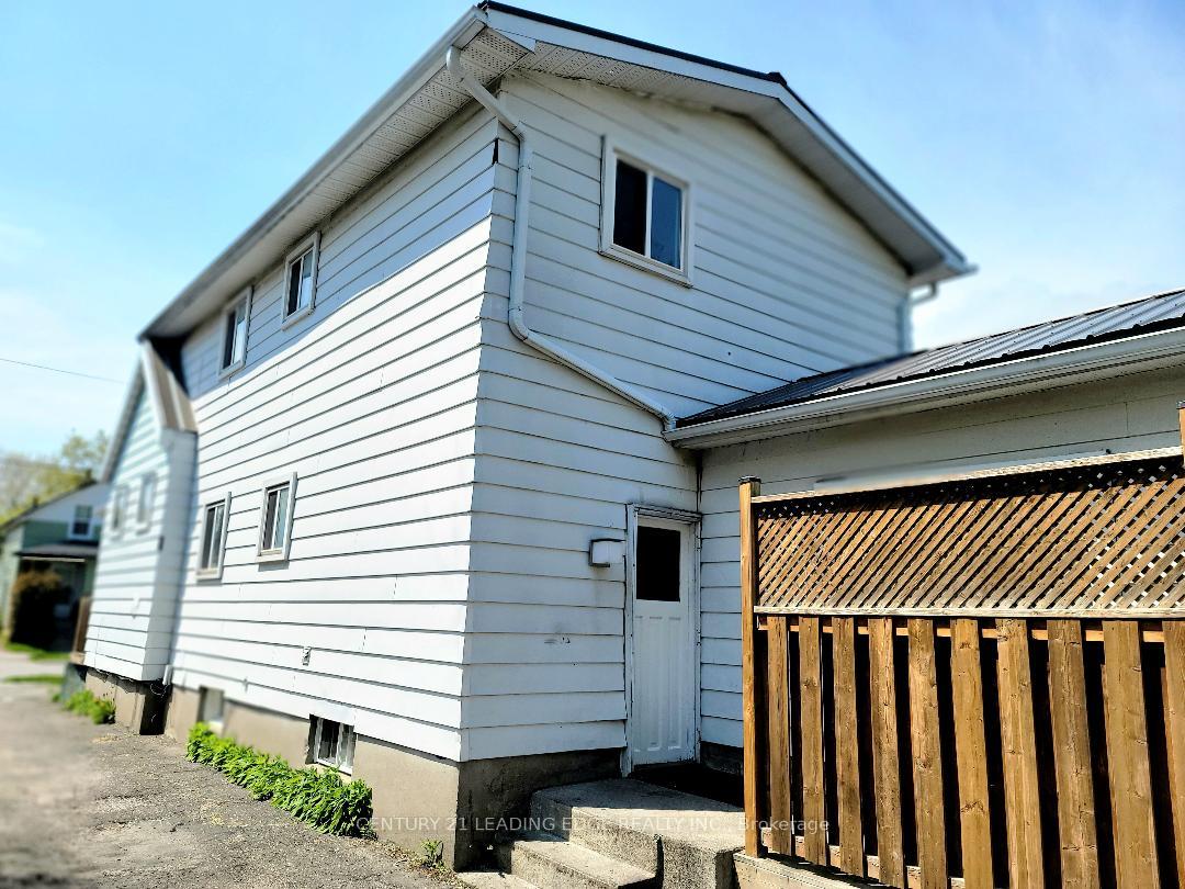 Photo 2 of 751 Gifford Street, Oshawa, Lakeview — HOMEH