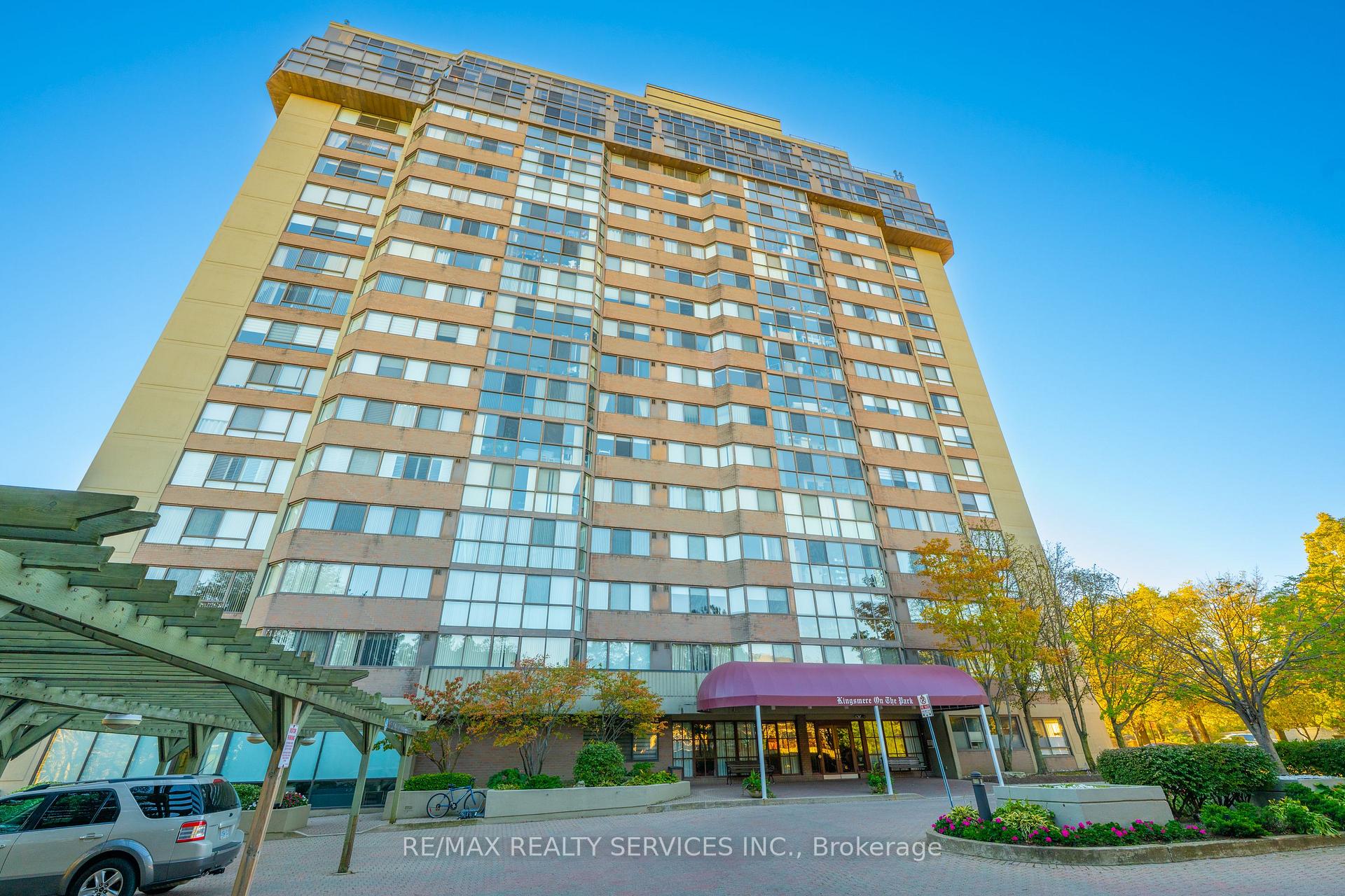 Photo of Unit 1104, 880 Dundas Street W