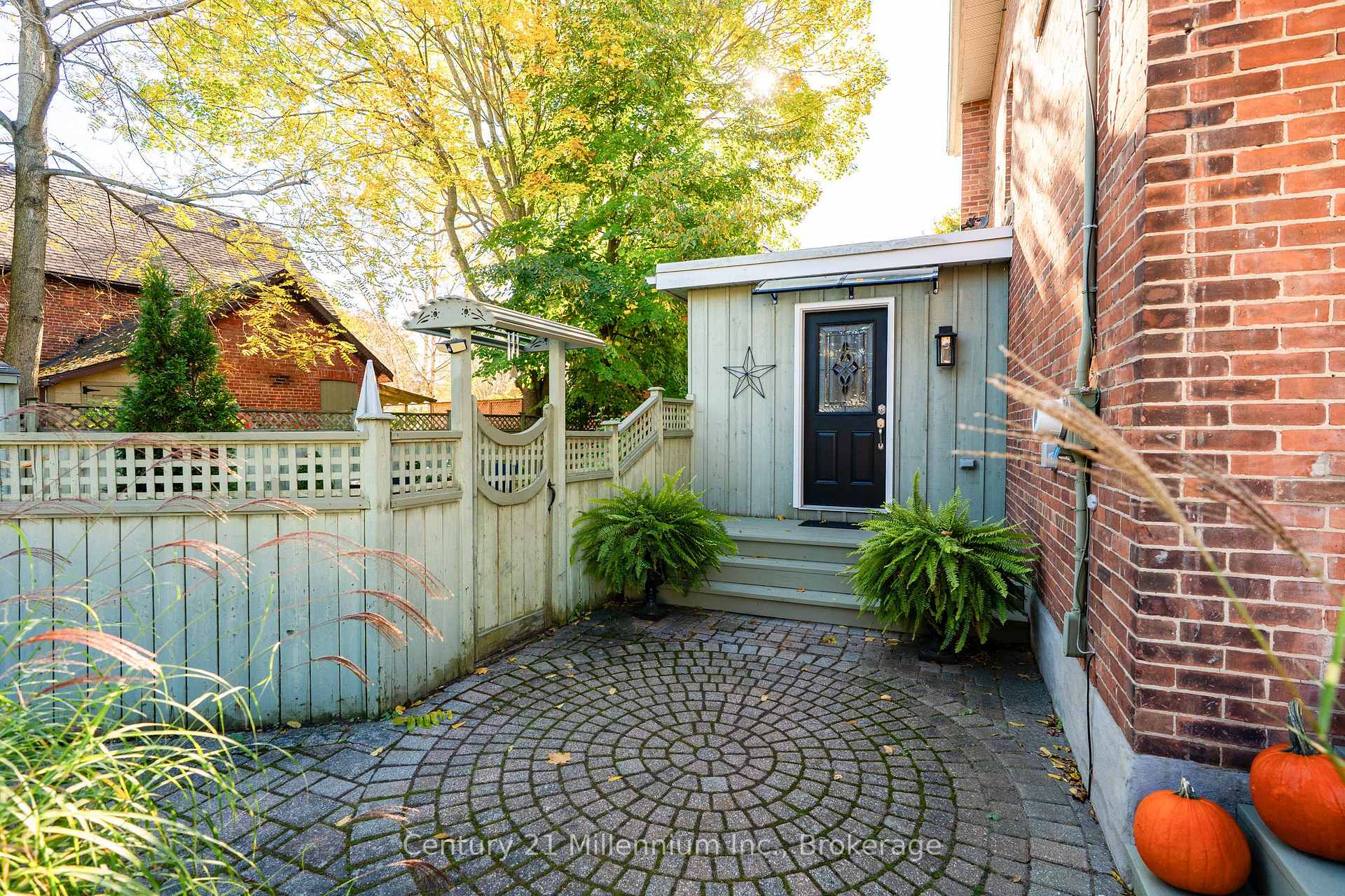 Photo 12 of 169 5th A Street E, Owen Sound — HOMEH