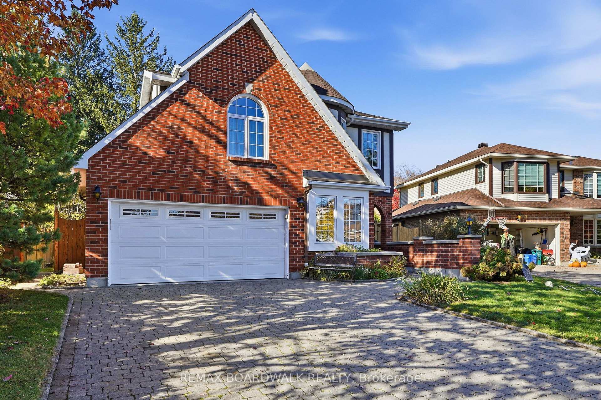 Photo 2 of 19 Cullen Court, Ottawa, Manordale — HOMEH