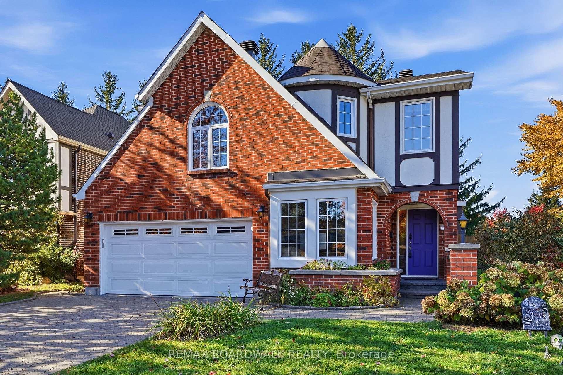 Photo 3 of 19 Cullen Court, Ottawa, Manordale — HOMEH