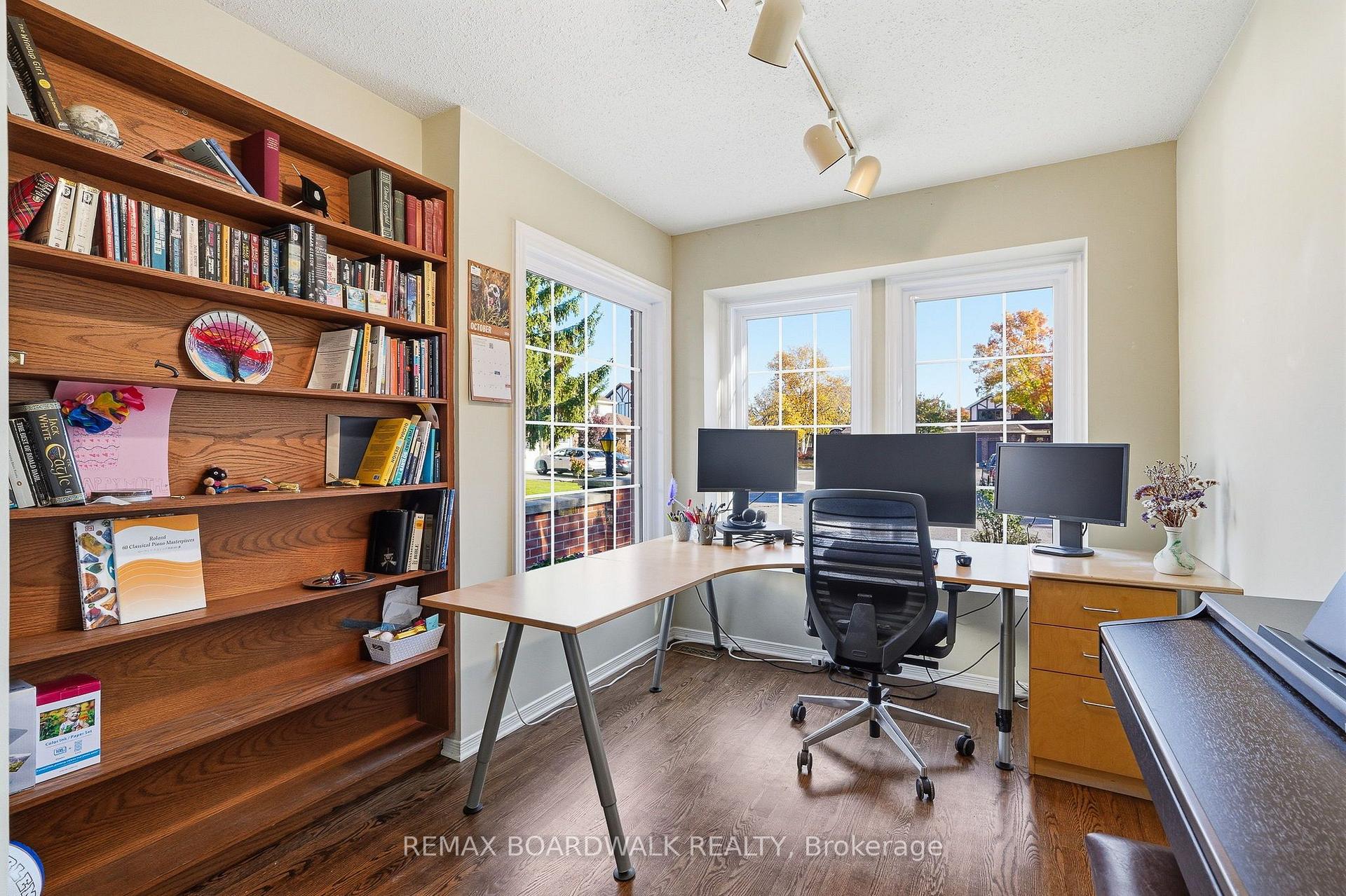 Photo 6 of 19 Cullen Court, Ottawa, Manordale — HOMEH