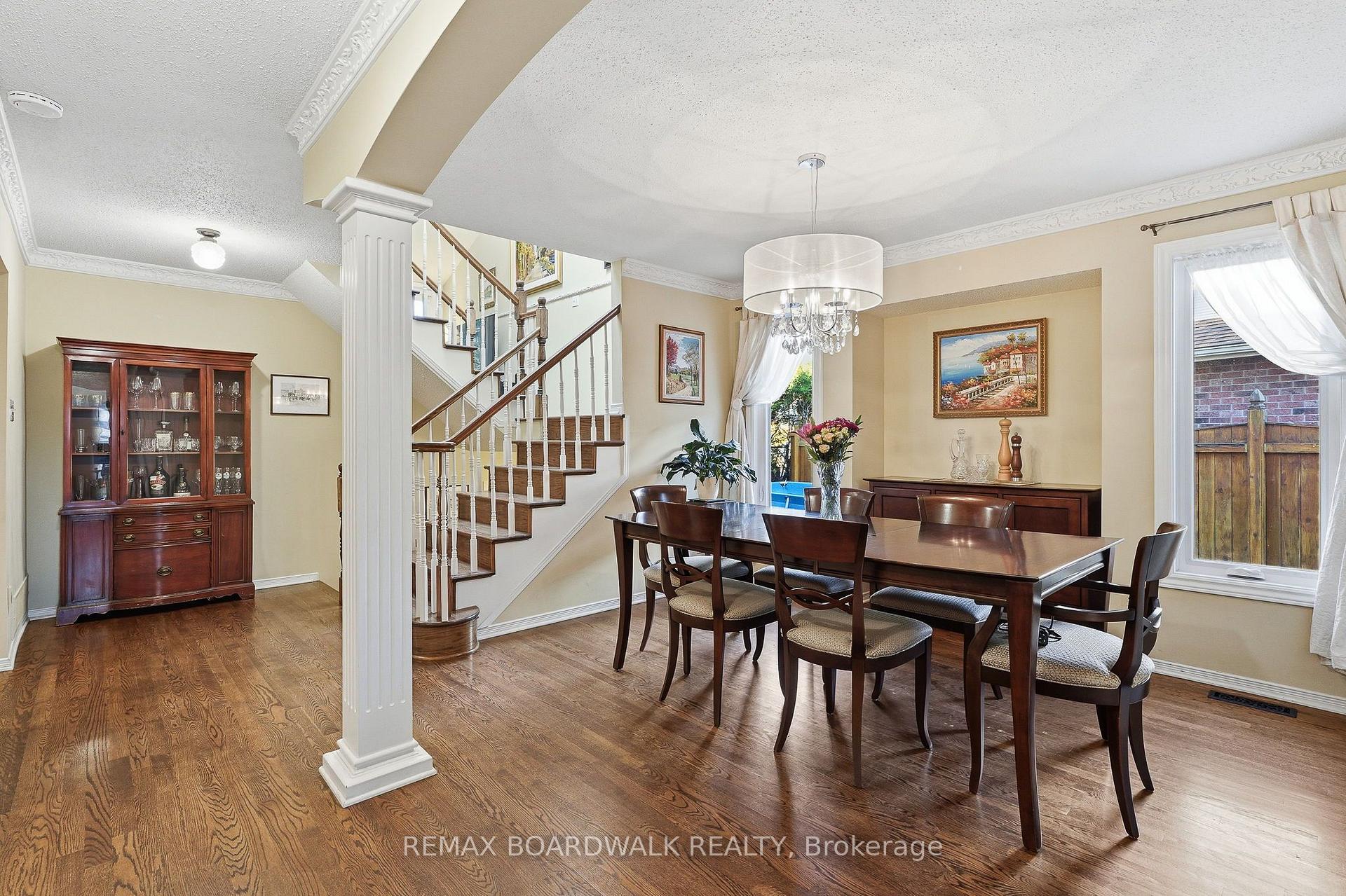Photo 7 of 19 Cullen Court, Ottawa, Manordale — HOMEH