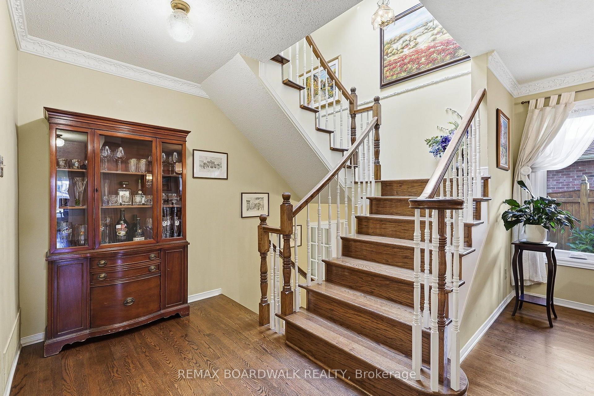 Photo 11 of 19 Cullen Court, Ottawa, Manordale — HOMEH