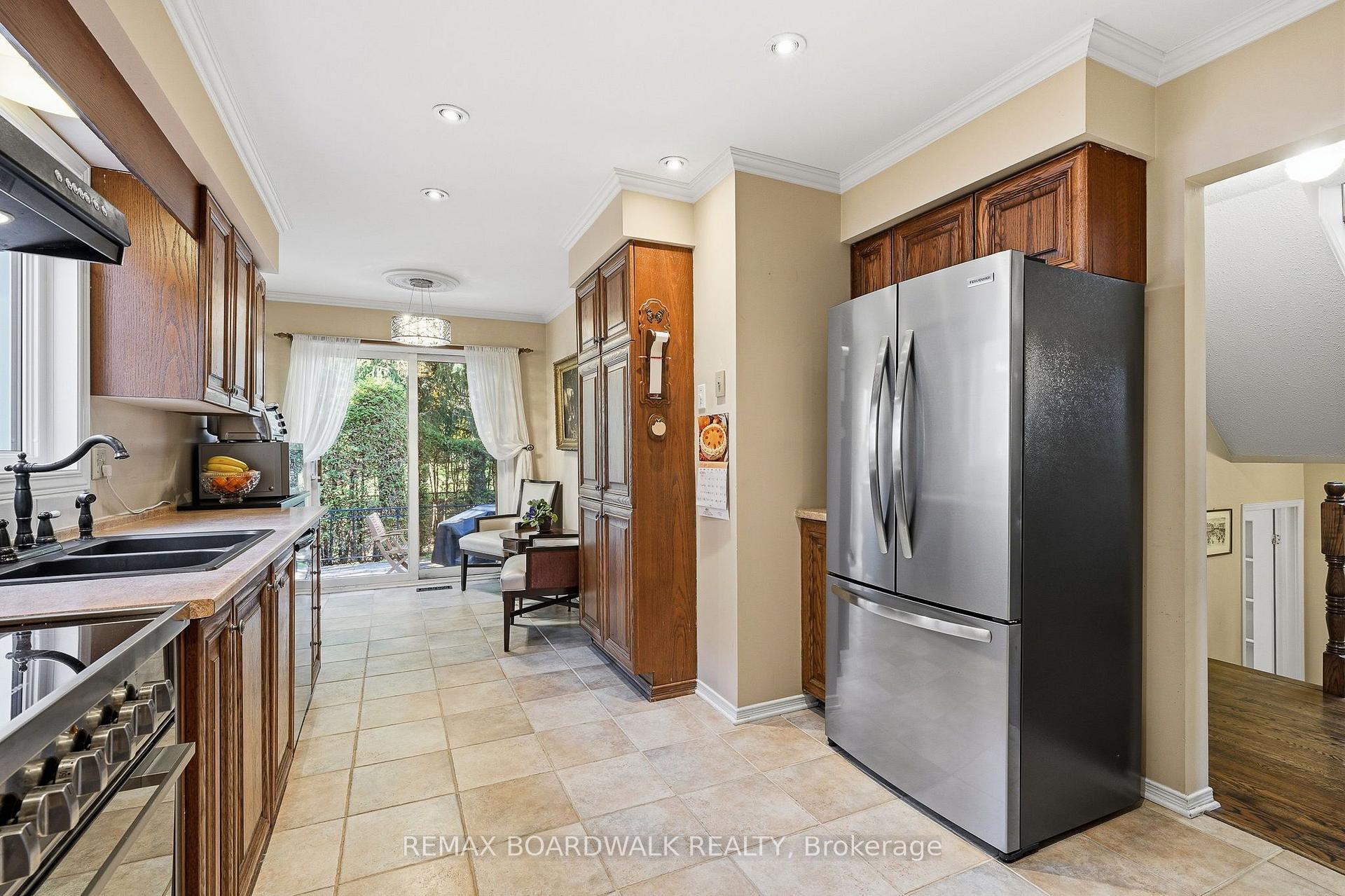 Photo 13 of 19 Cullen Court, Ottawa, Manordale — HOMEH