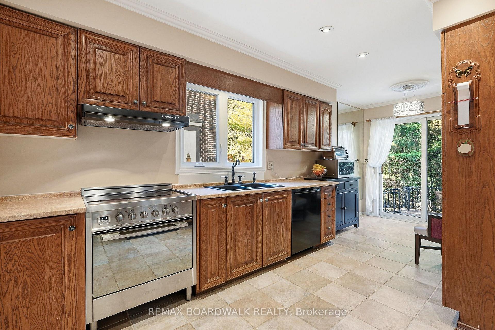 Photo 14 of 19 Cullen Court, Ottawa, Manordale — HOMEH