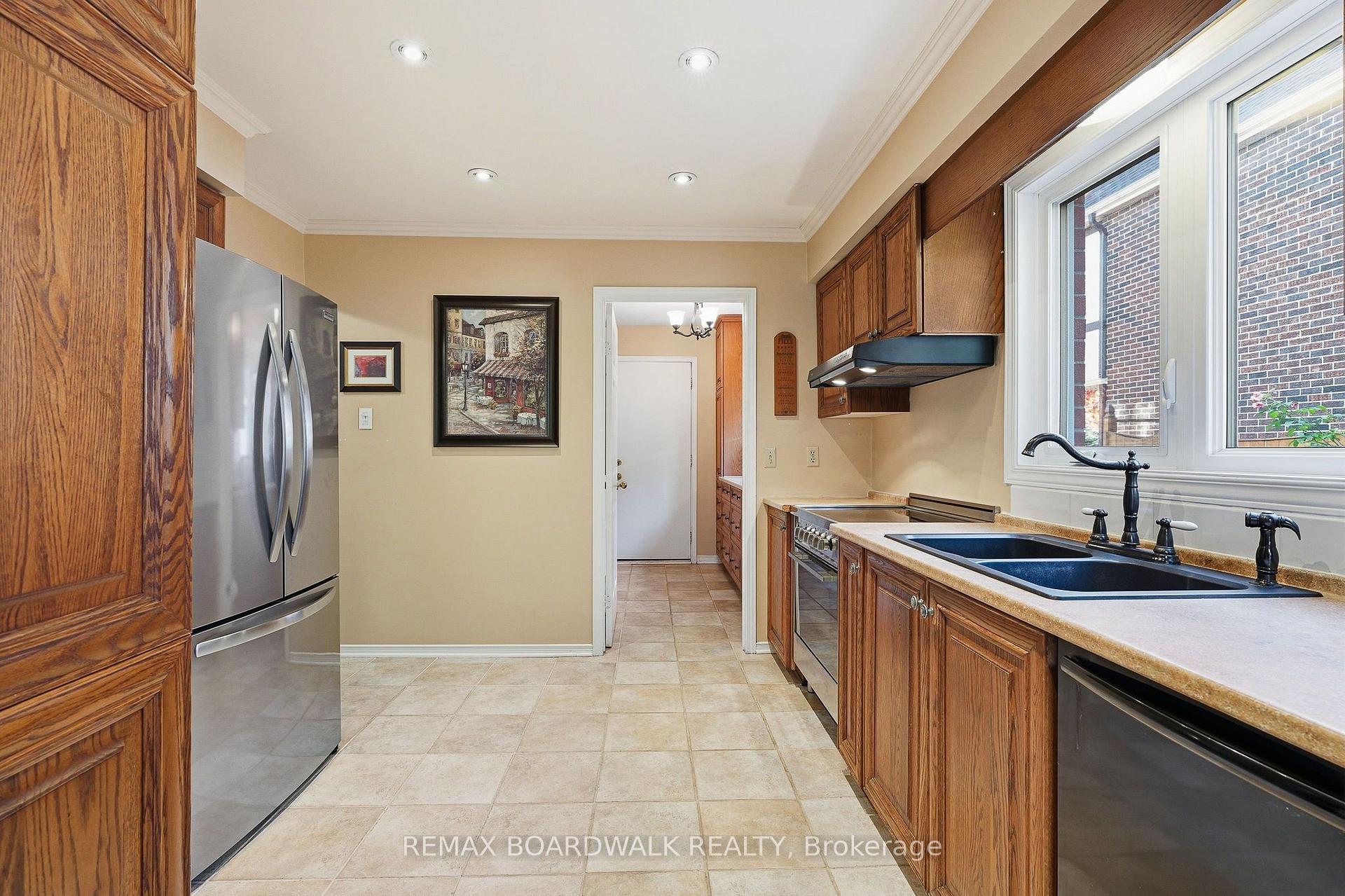 Photo 15 of 19 Cullen Court, Ottawa, Manordale — HOMEH