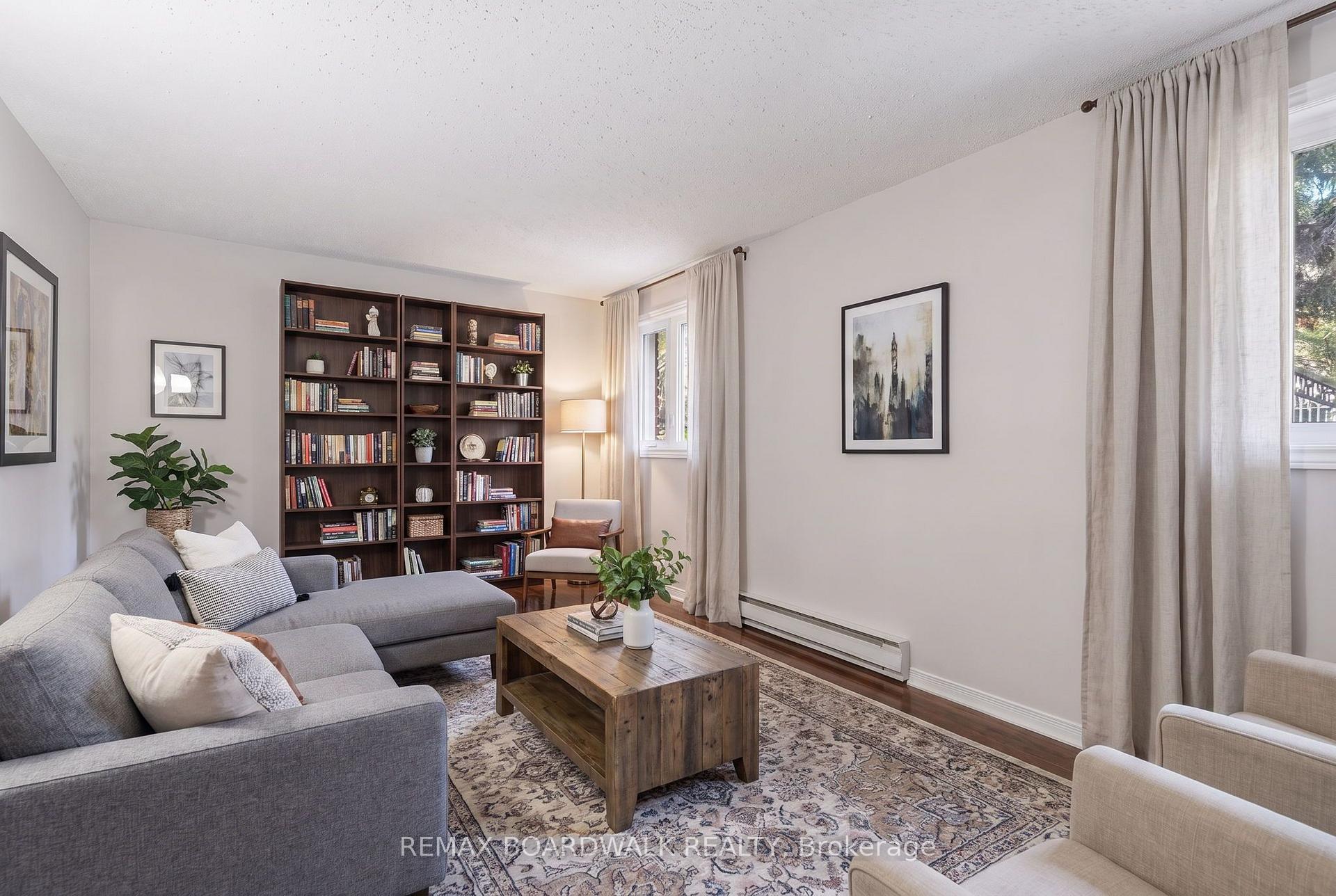 Photo 18 of 19 Cullen Court, Ottawa, Manordale — HOMEH