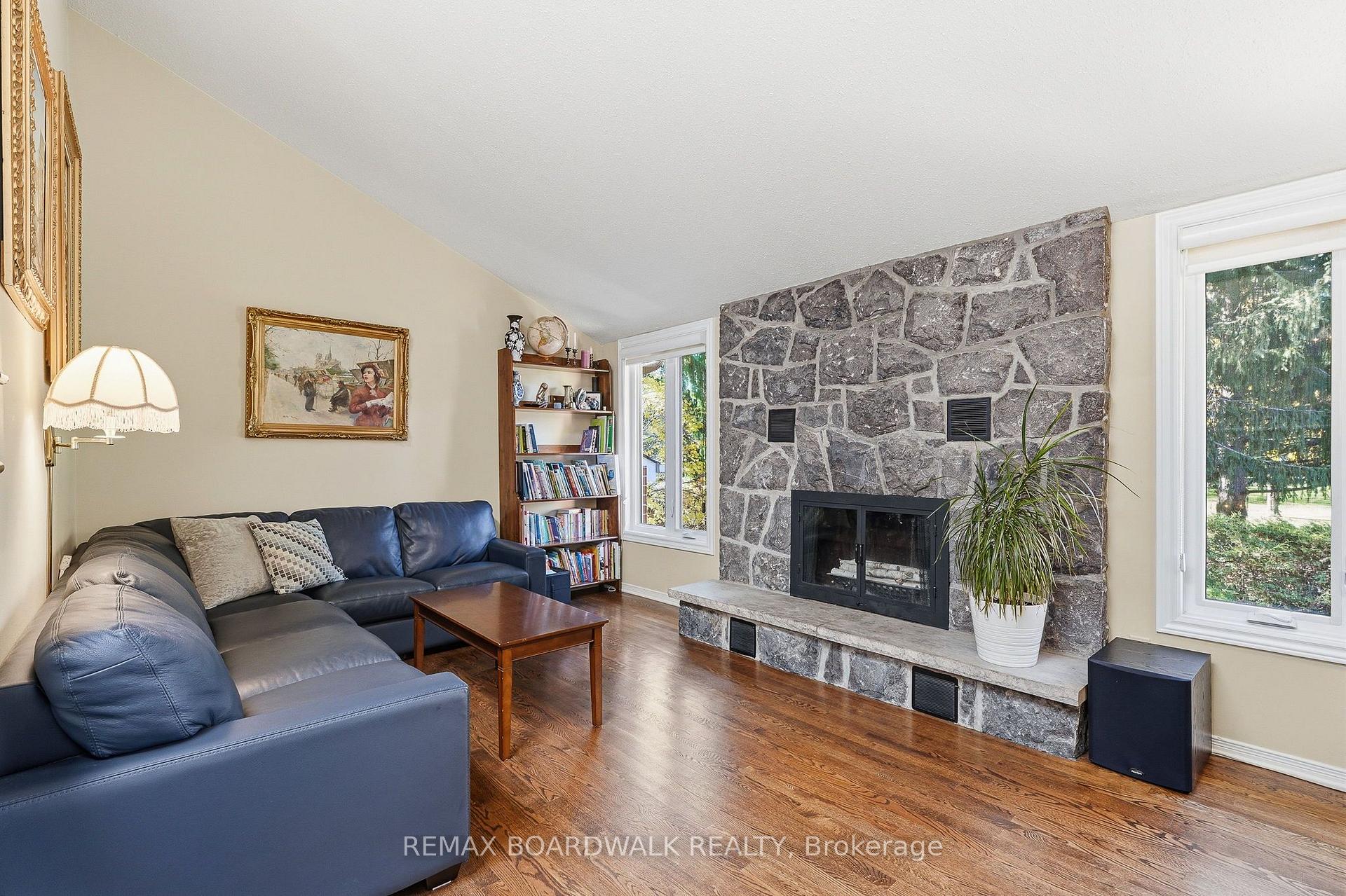 Photo 20 of 19 Cullen Court, Ottawa, Manordale — HOMEH