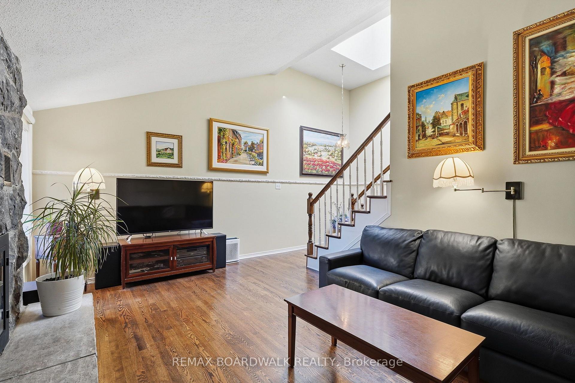 Photo 21 of 19 Cullen Court, Ottawa, Manordale — HOMEH