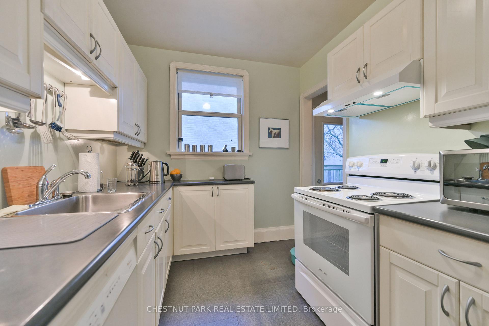 Photo 5 of 101 York Mills Road, North York, Bridle Path-Sunnybrook-York Mills — HOMEH