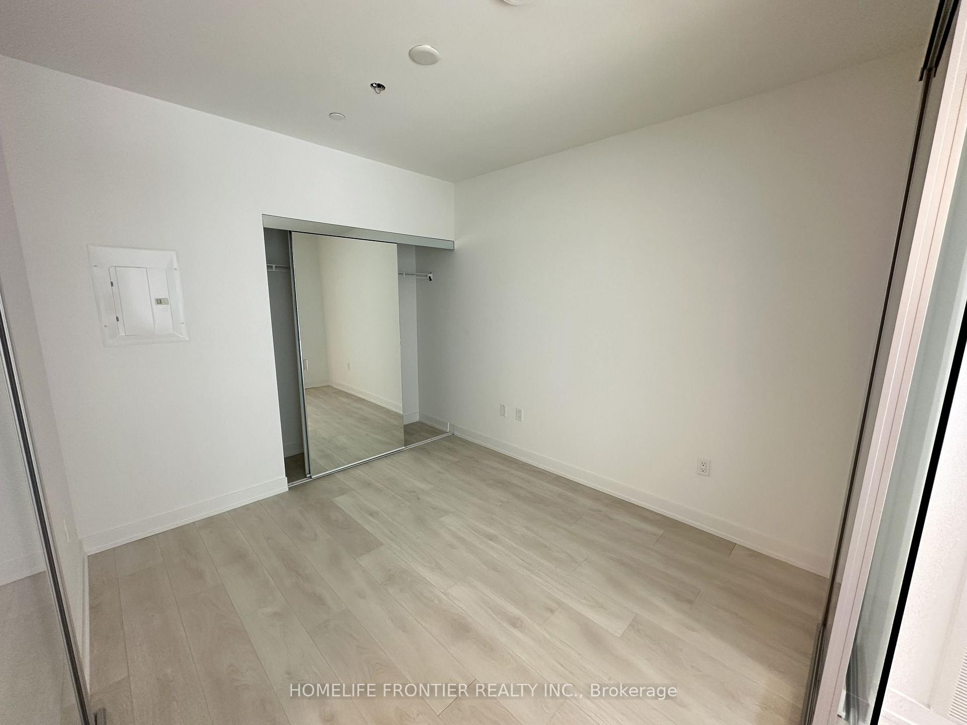 Photo 3 of Unit 603, 127 Broadway Avenue, Toronto, Mount Pleasant West — HOMEH