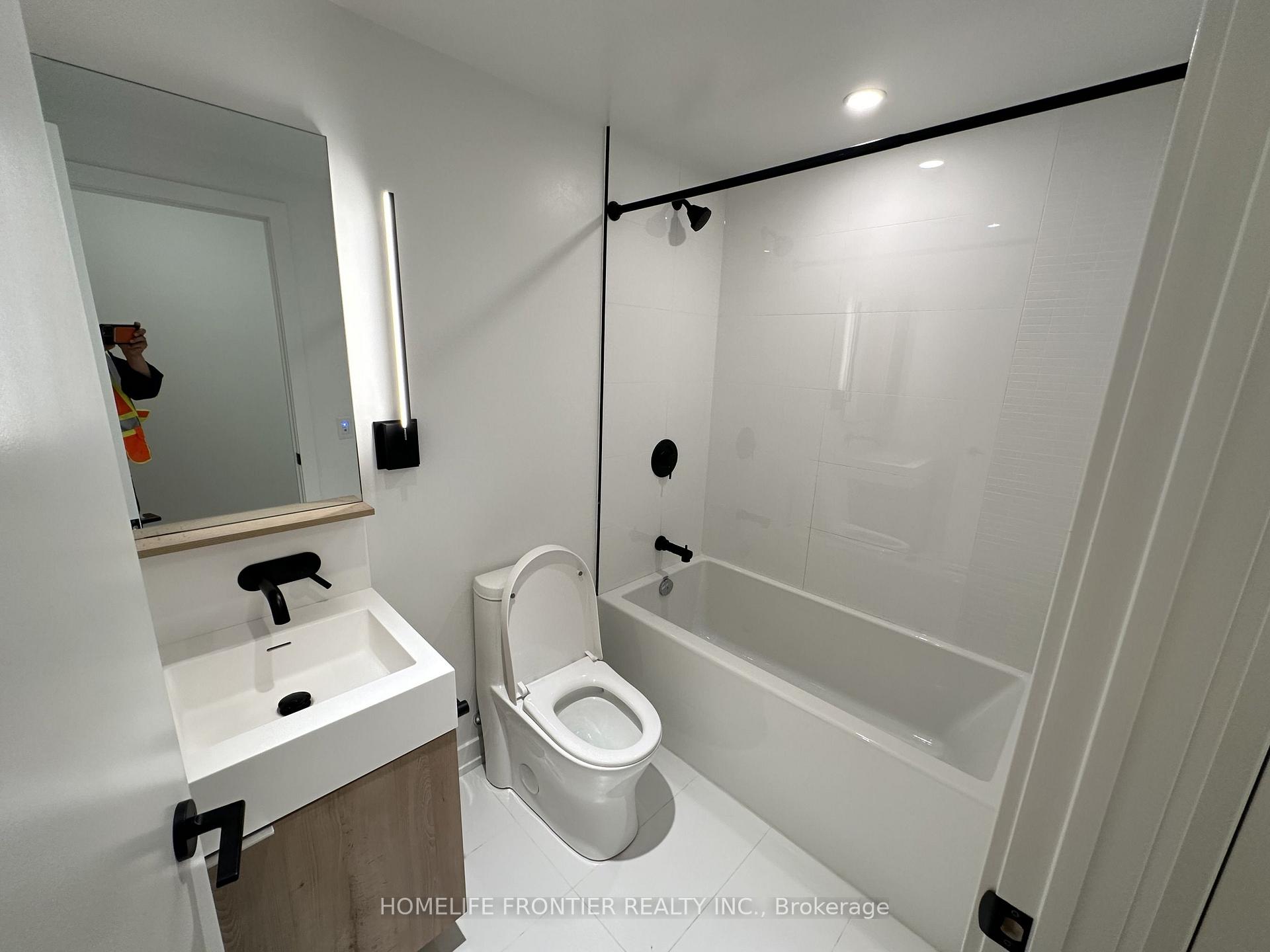 Photo 5 of Unit 603, 127 Broadway Avenue, Toronto, Mount Pleasant West — HOMEH