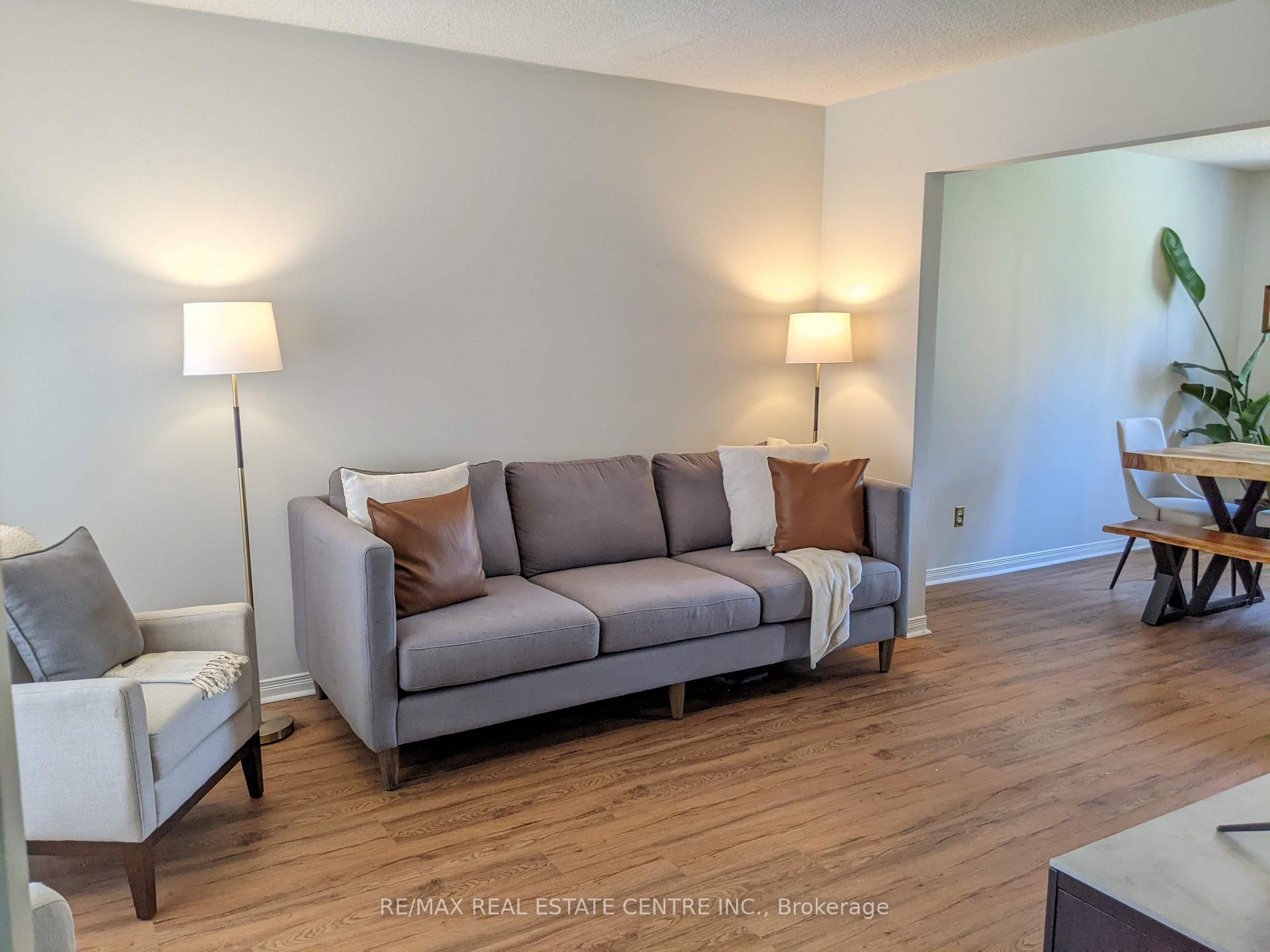Photo 3 of 52 Merganser Crescent, Brampton, Fletcher's Creek South — HOMEH