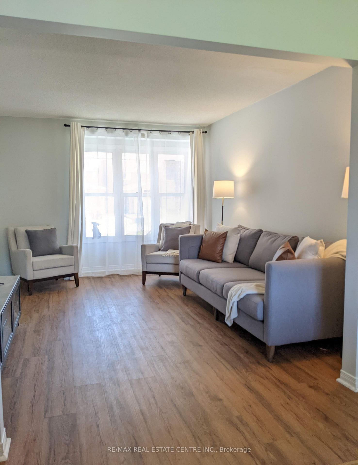 Photo 5 of 52 Merganser Crescent, Brampton, Fletcher's Creek South — HOMEH