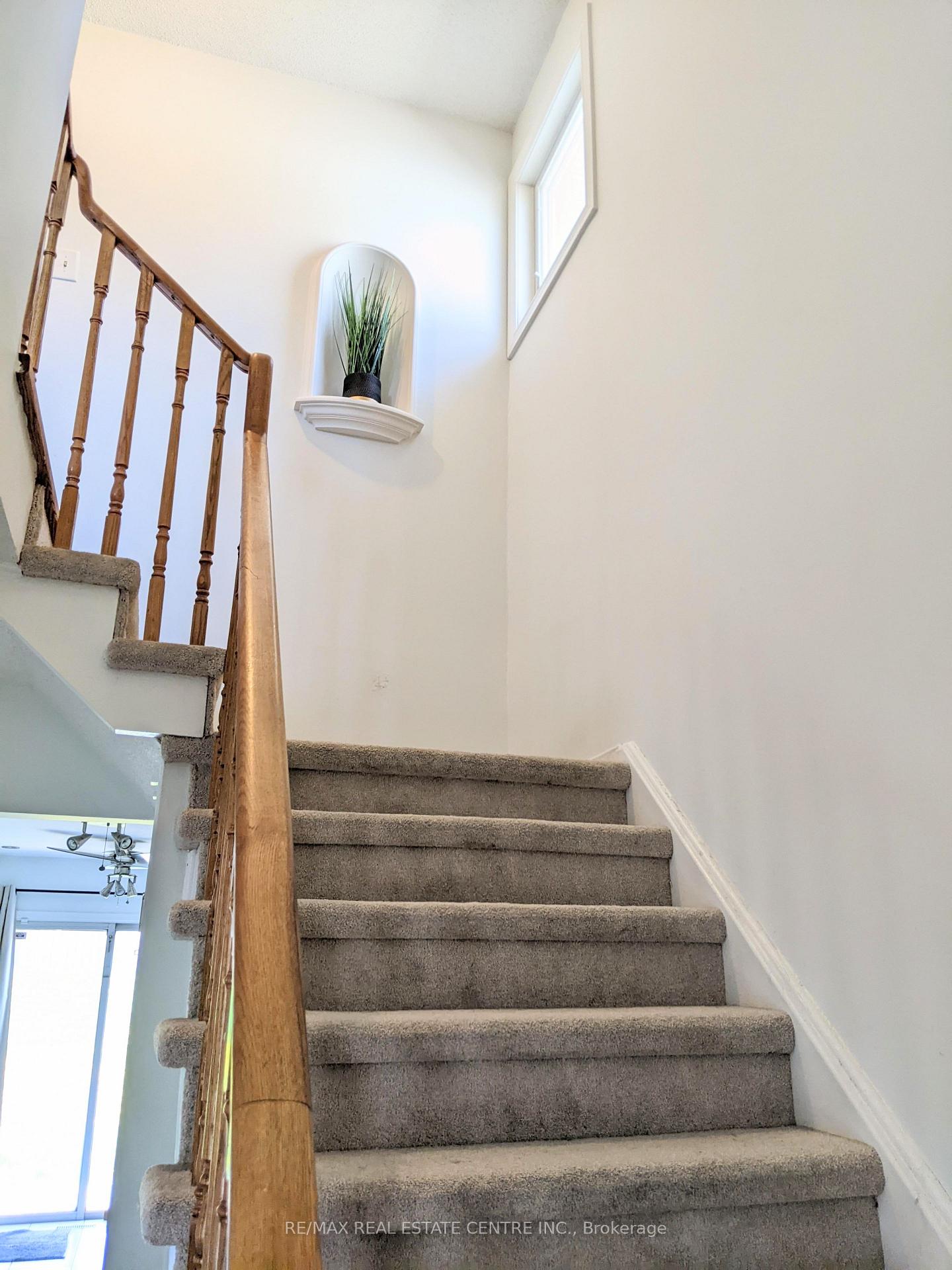 Photo 10 of 52 Merganser Crescent, Brampton, Fletcher's Creek South — HOMEH