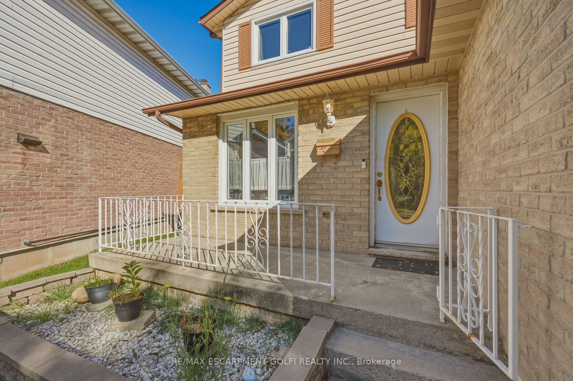 Photo 3 of 154 Memorial Avenue, Hamilton, Stoney Creek — HOMEH