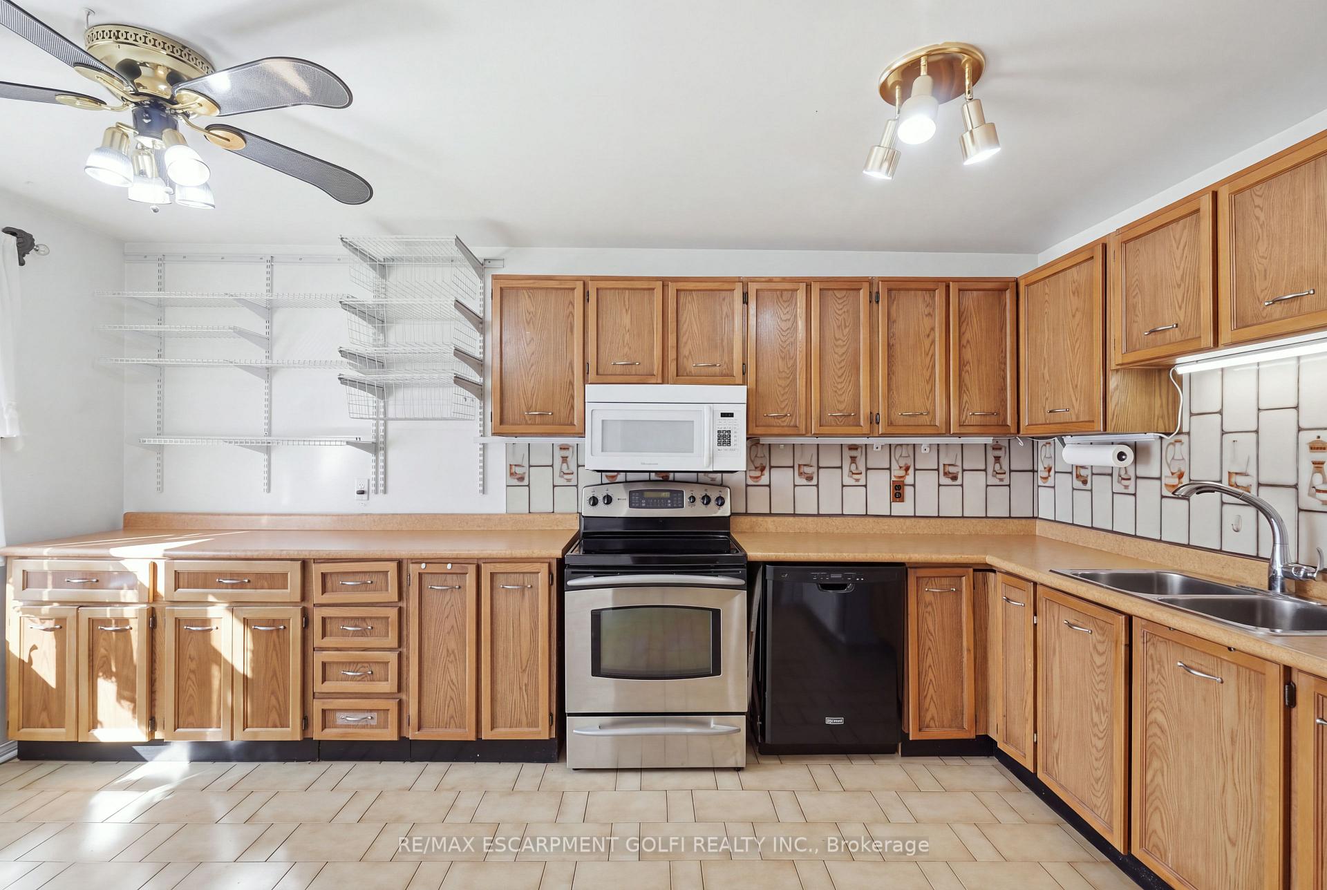 Photo 10 of 154 Memorial Avenue, Hamilton, Stoney Creek — HOMEH