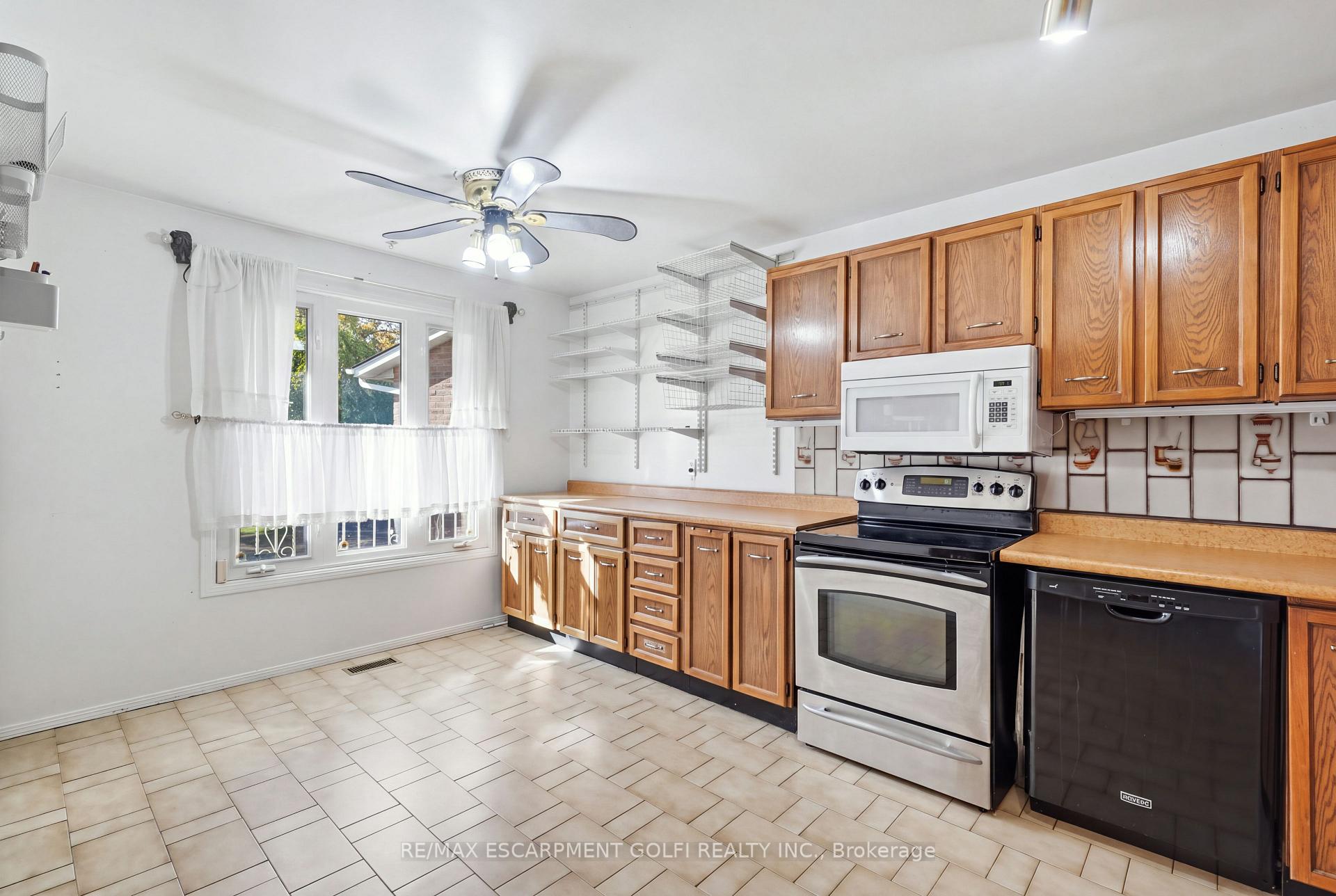 Photo 11 of 154 Memorial Avenue, Hamilton, Stoney Creek — HOMEH