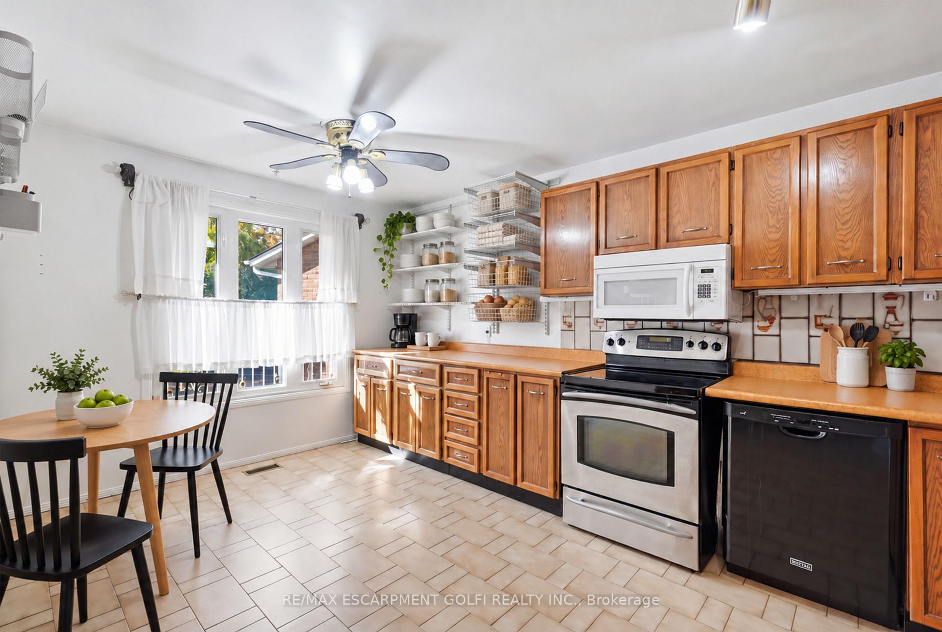 Photo 12 of 154 Memorial Avenue, Hamilton, Stoney Creek — HOMEH
