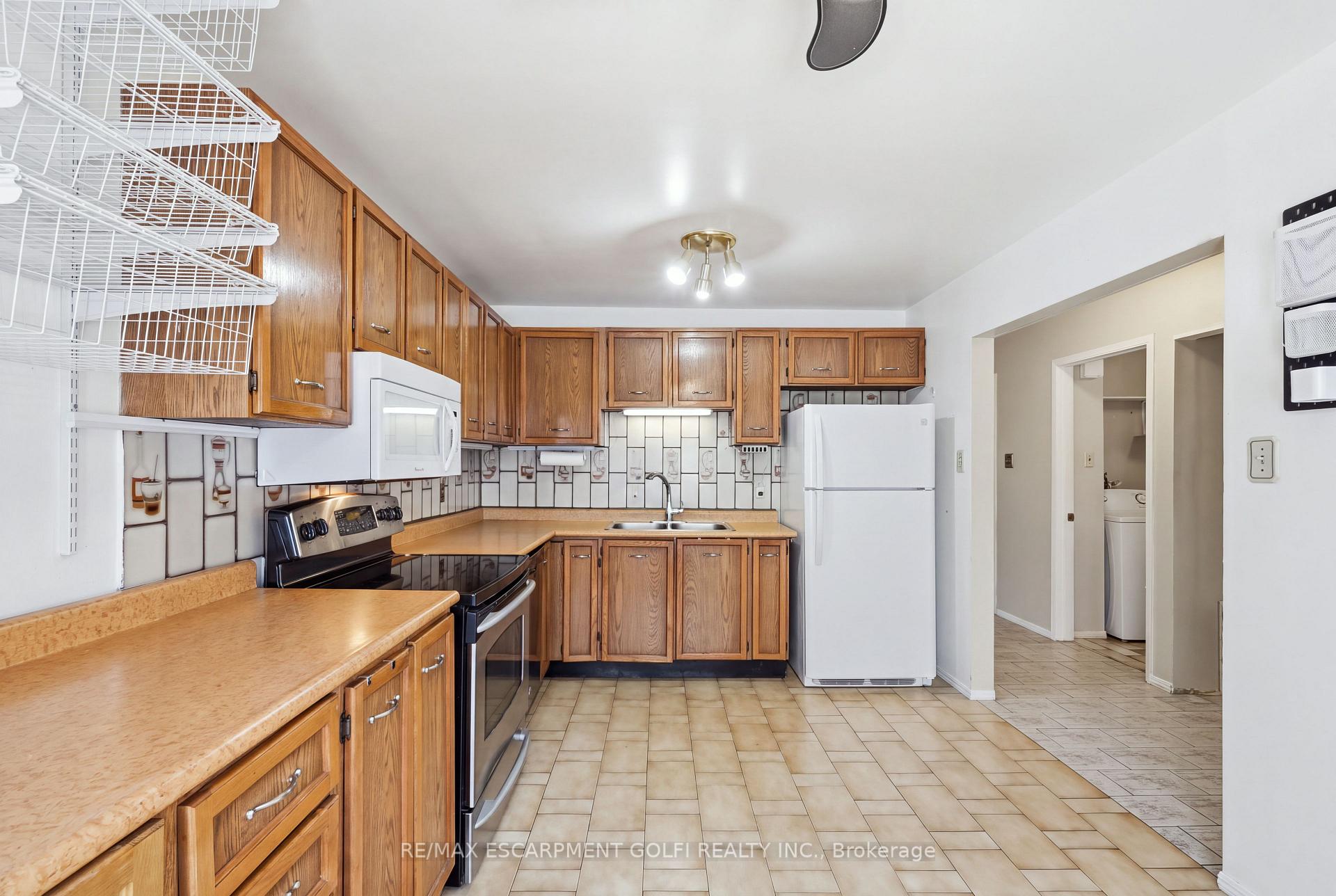 Photo 13 of 154 Memorial Avenue, Hamilton, Stoney Creek — HOMEH