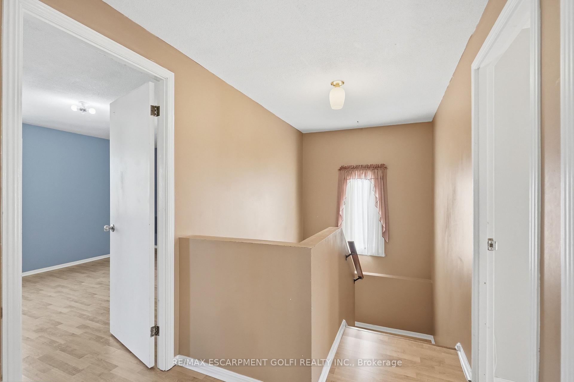 Photo 14 of 154 Memorial Avenue, Hamilton, Stoney Creek — HOMEH