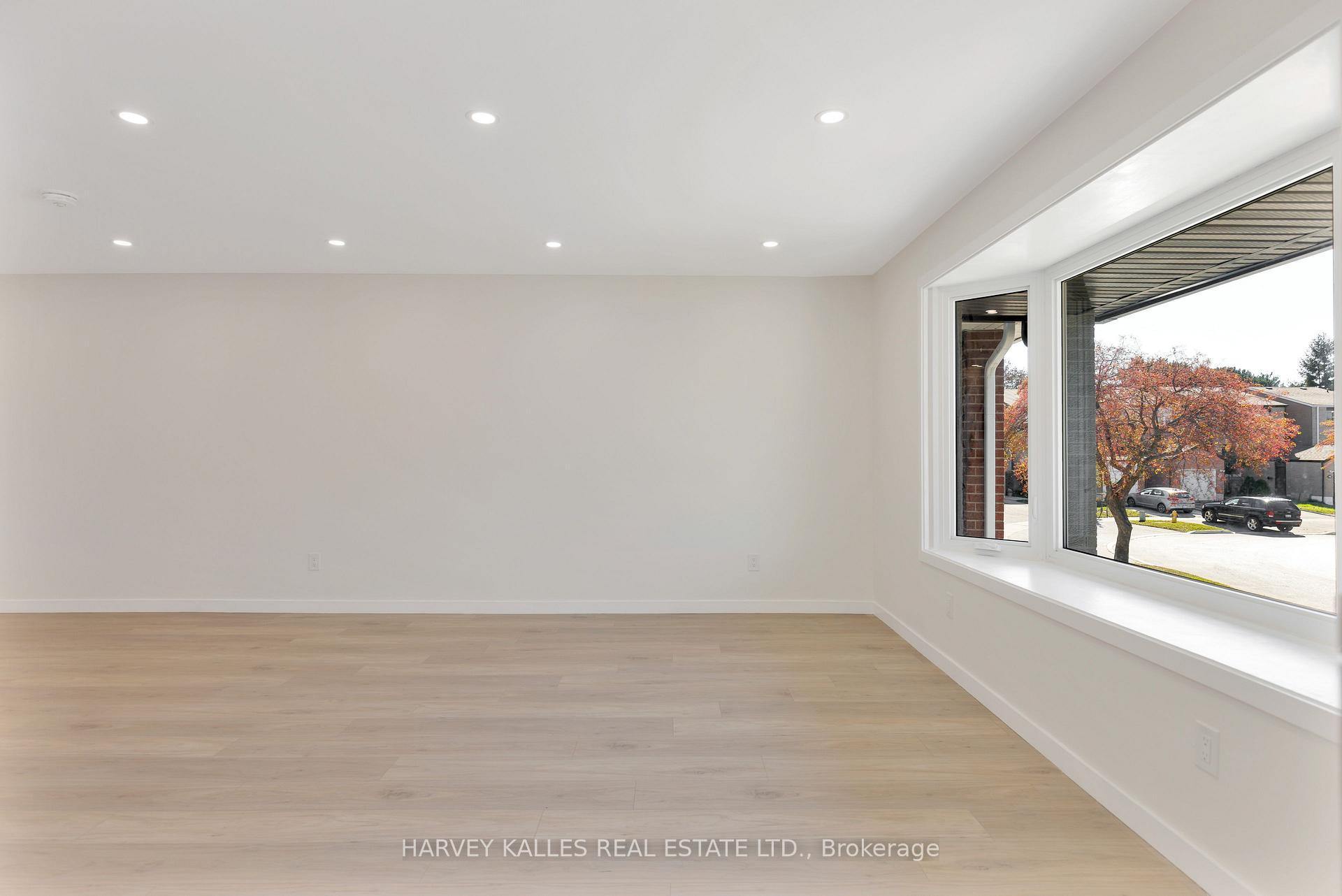Photo 10 of 23 Cog Hill Drive, Vaughan, Glen Shields — HOMEH