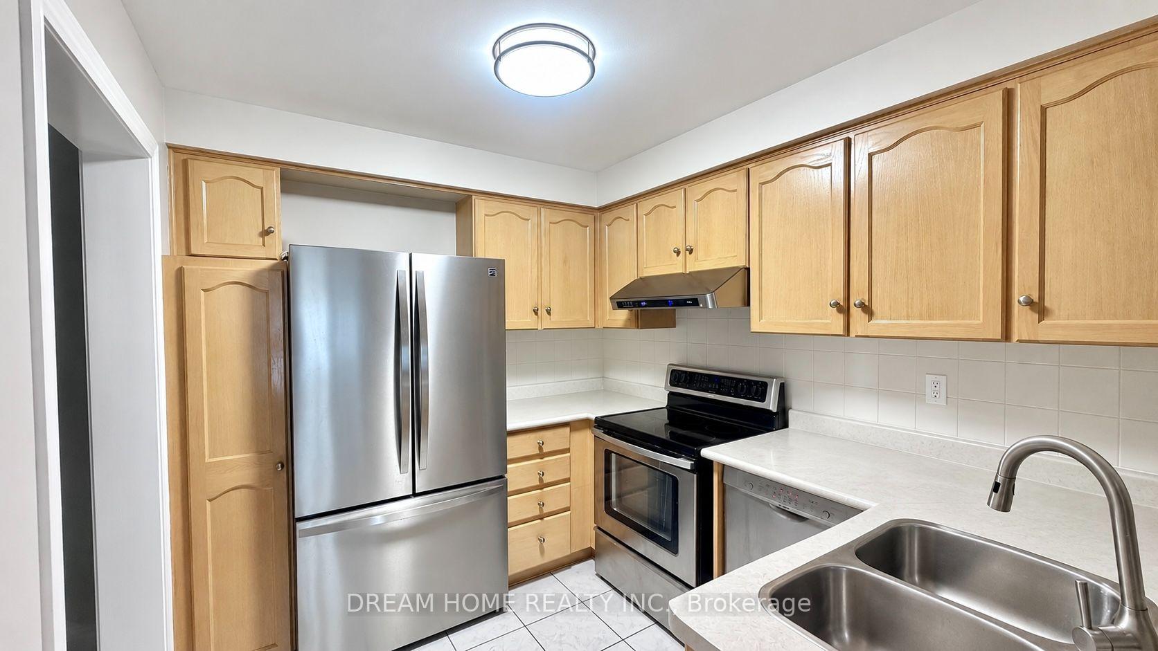 Photo 6 of 137 Kimono Crescent, Richmond Hill, Rouge Woods — HOMEH