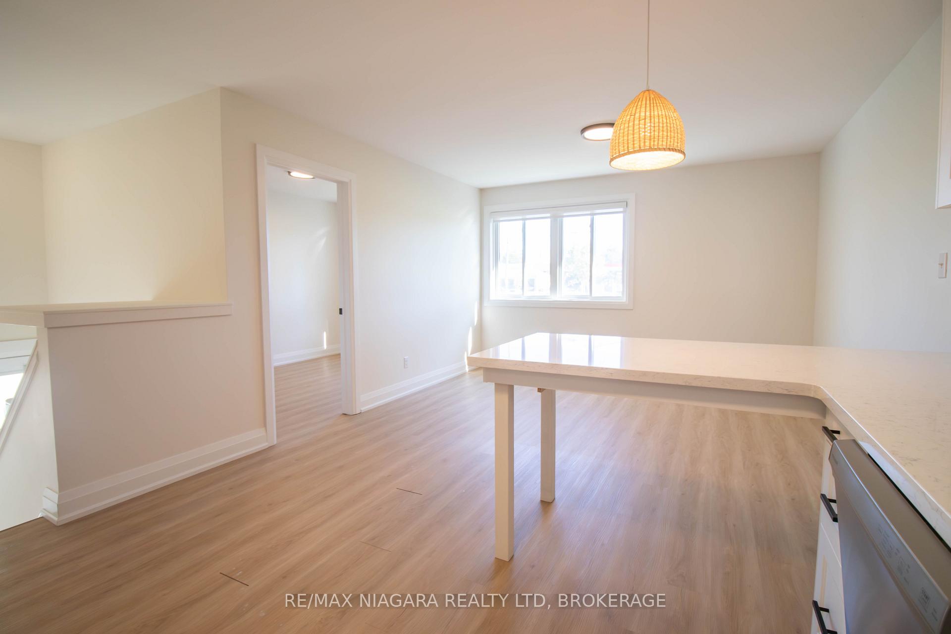 Photo 7 of 3 Klines Avenue, Welland, Broadway — HOMEH