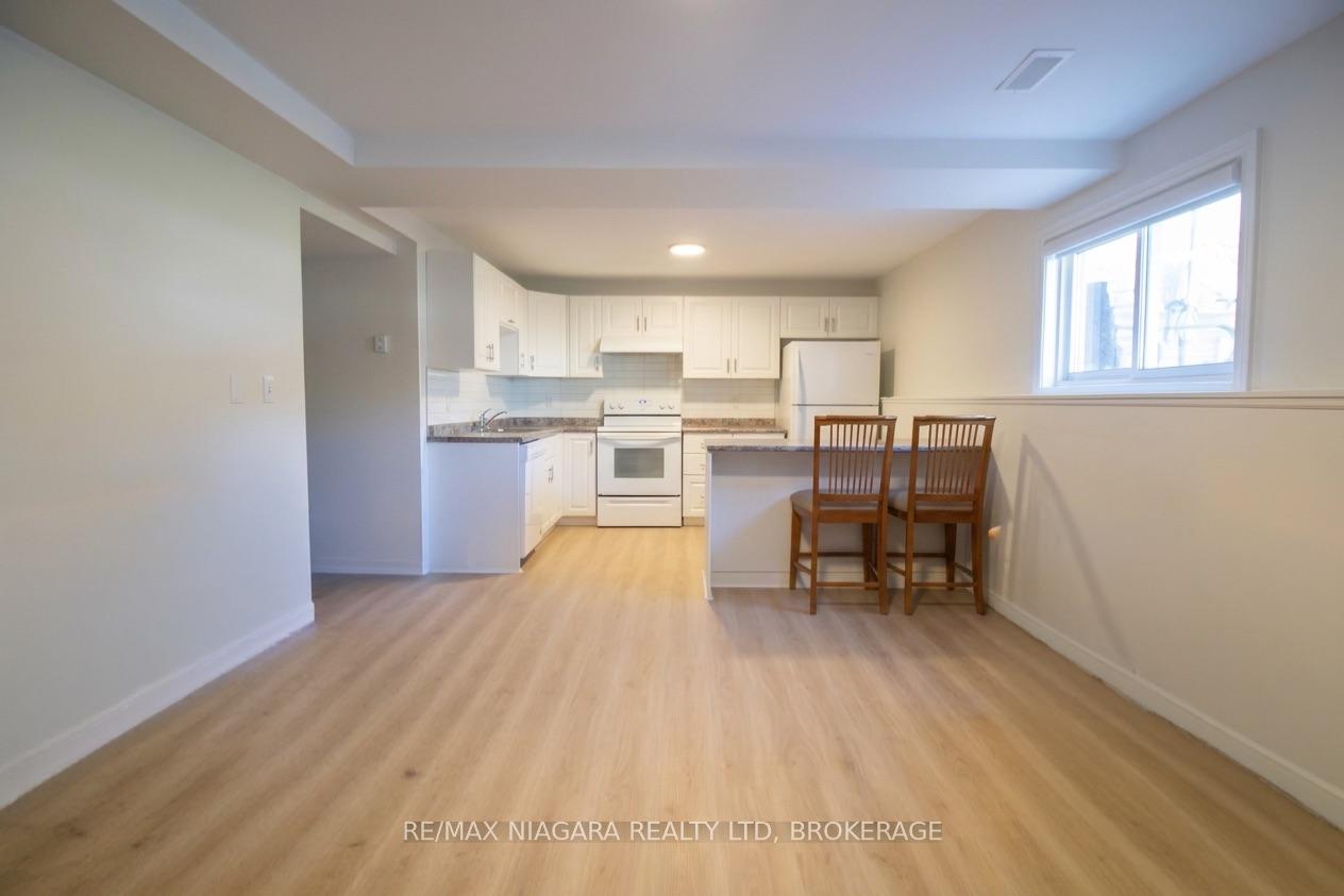 Photo 21 of 3 Klines Avenue, Welland, Broadway — HOMEH