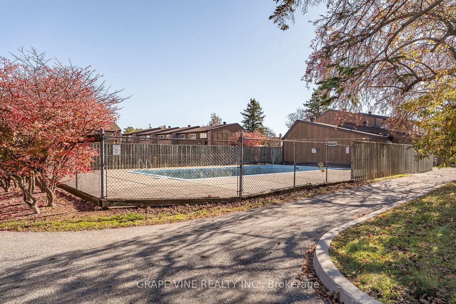 Photo 6 of Unit 34, 181 Huntridge Private, Ottawa, Hunt Club/Western Community — HOMEH