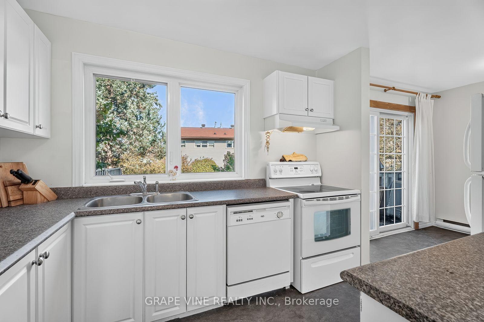 Photo 17 of Unit 34, 181 Huntridge Private, Ottawa, Hunt Club/Western Community — HOMEH