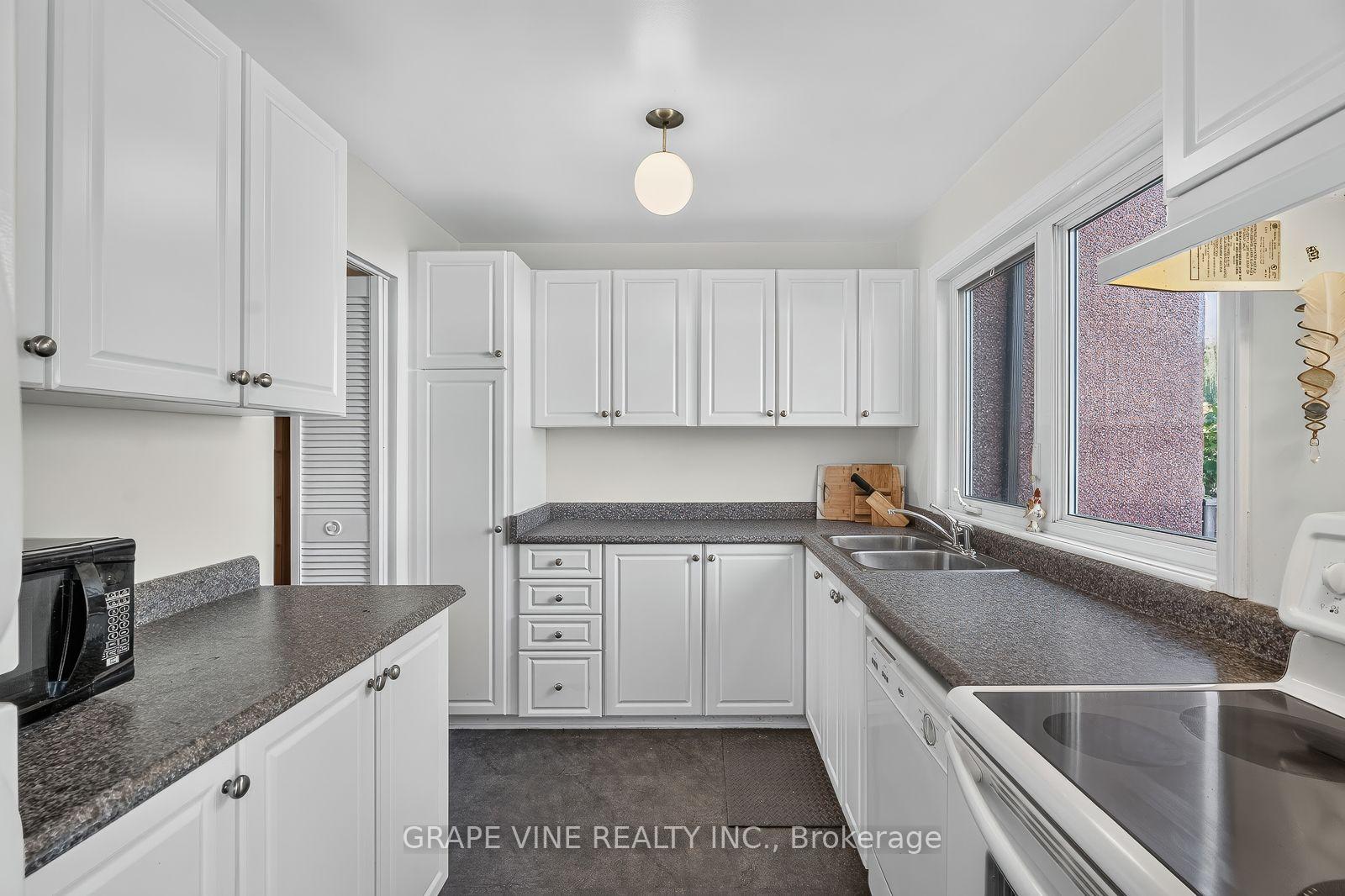 Photo 19 of Unit 34, 181 Huntridge Private, Ottawa, Hunt Club/Western Community — HOMEH