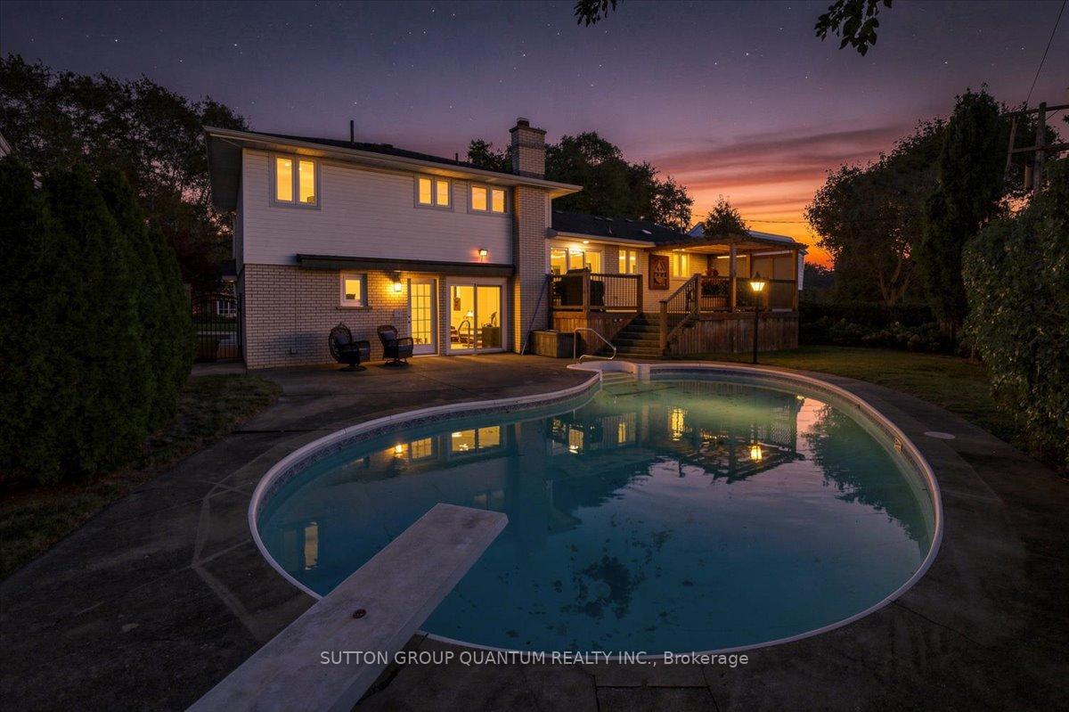 Photo 2 of 368 Aurora Crescent, Burlington, Roseland — HOMEH