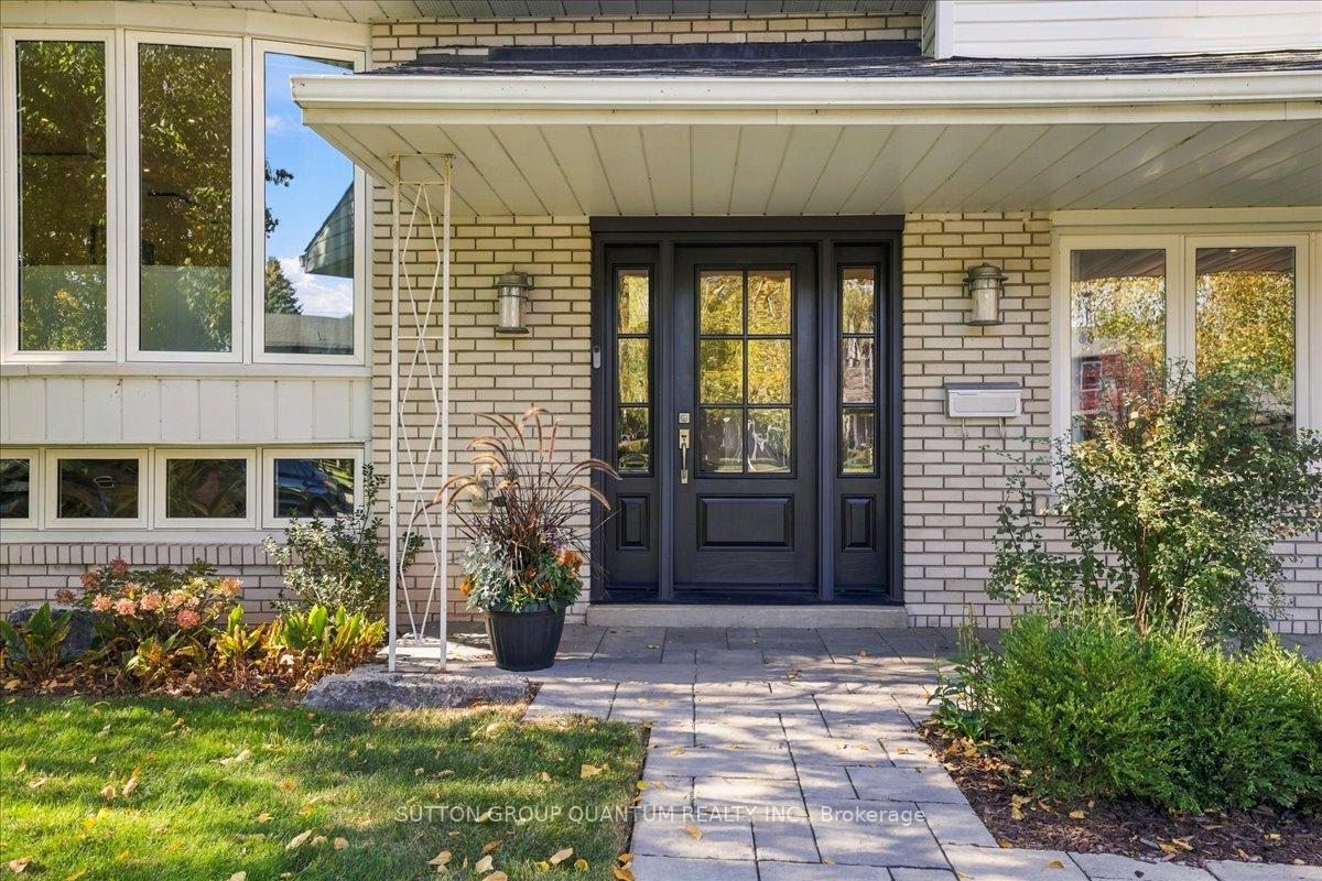 Photo 5 of 368 Aurora Crescent, Burlington, Roseland — HOMEH