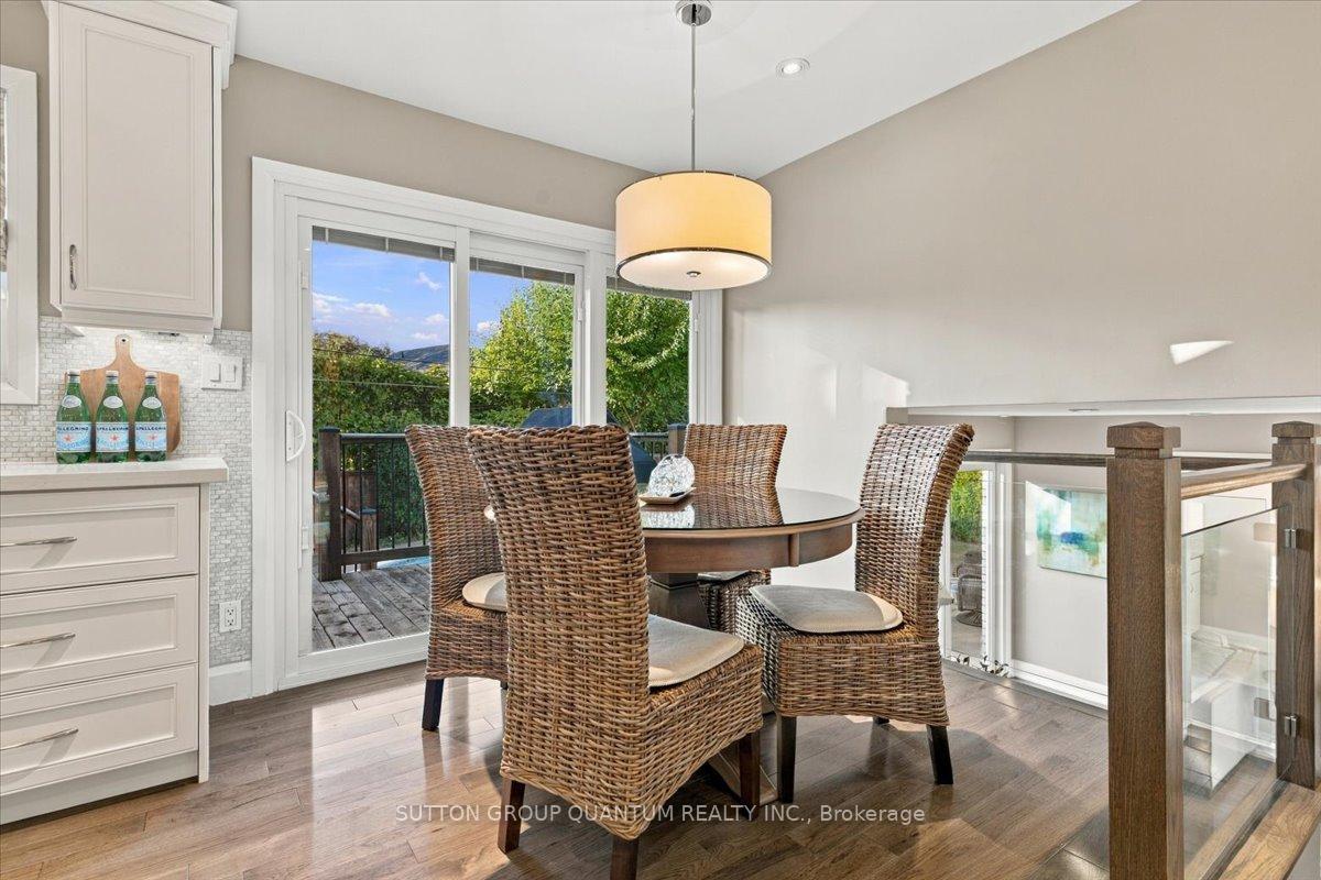 Photo 17 of 368 Aurora Crescent, Burlington, Roseland — HOMEH