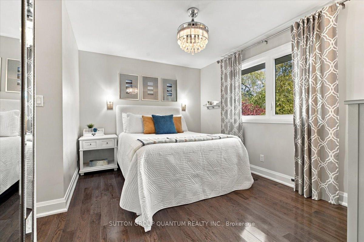 Photo 18 of 368 Aurora Crescent, Burlington, Roseland — HOMEH