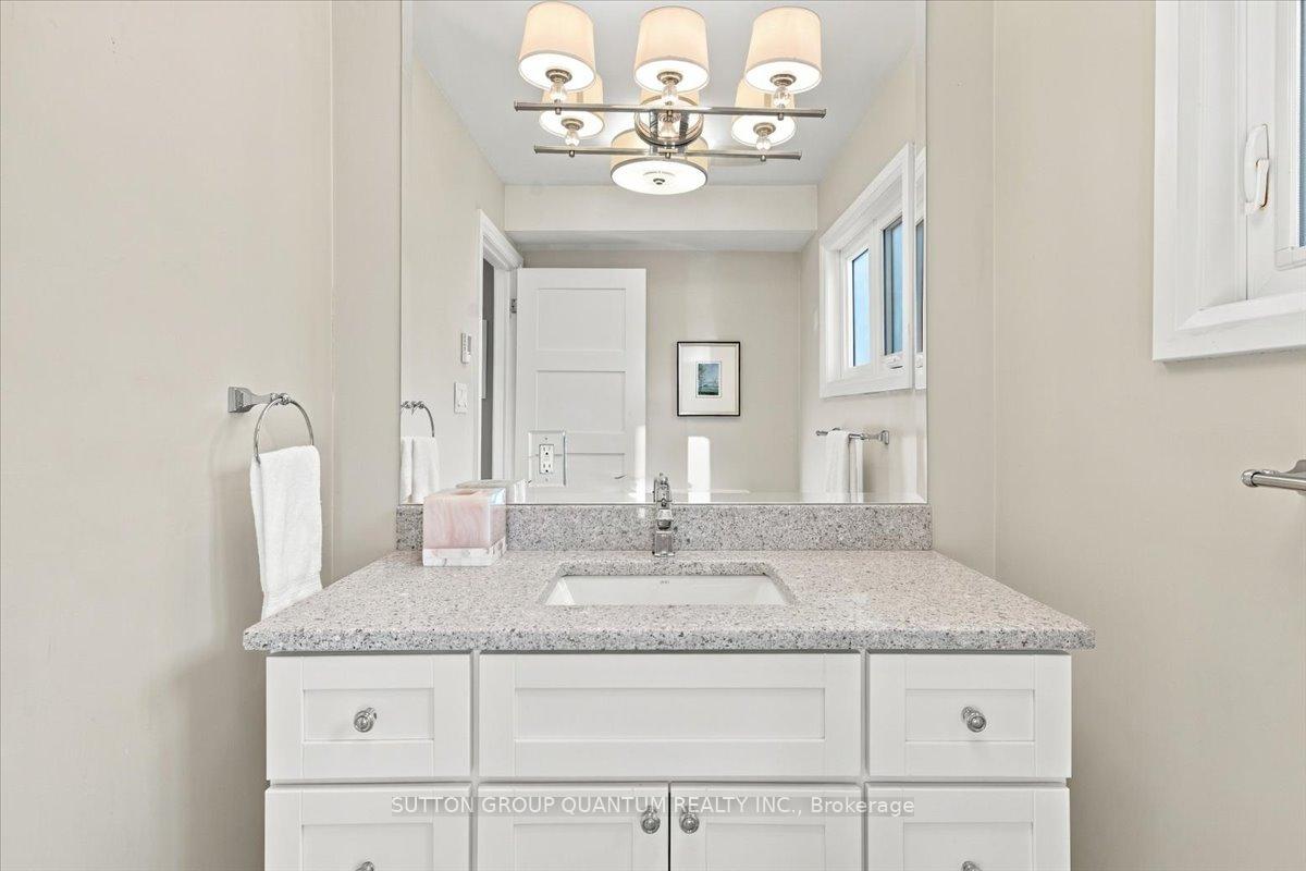 Photo 32 of 368 Aurora Crescent, Burlington, Roseland — HOMEH