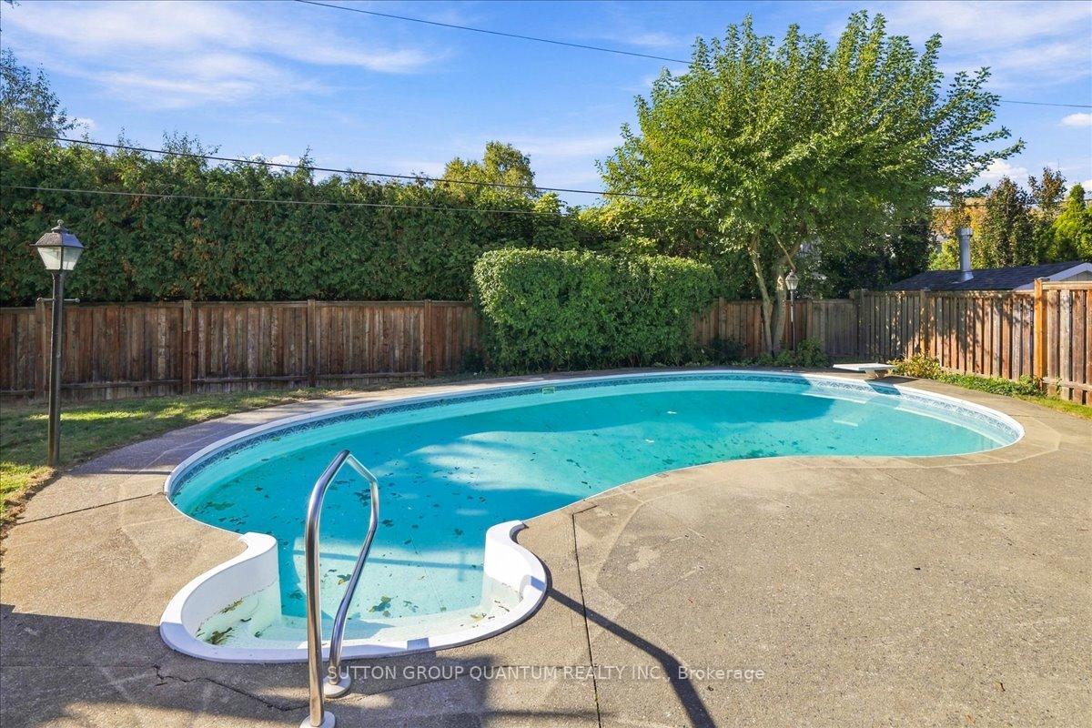 Photo 39 of 368 Aurora Crescent, Burlington, Roseland — HOMEH