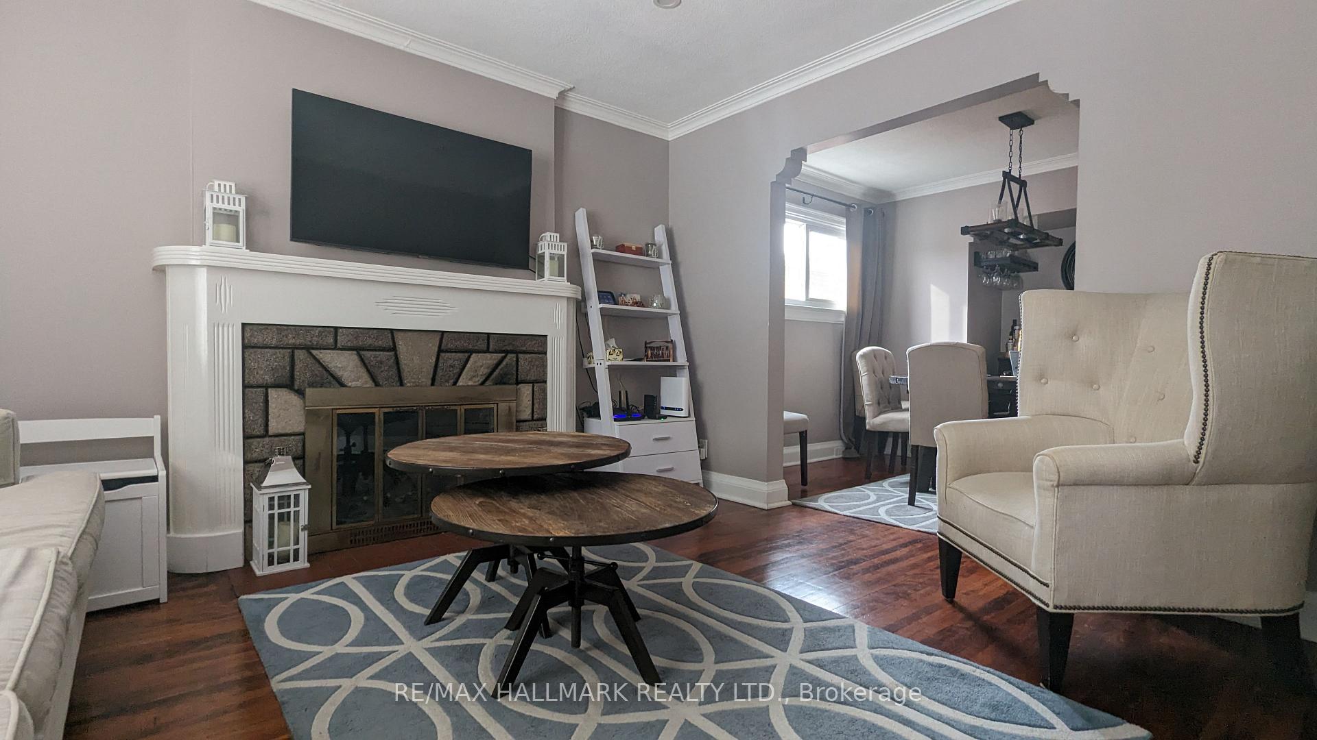Photo 3 of 342 Whitmore Avenue, North York, Briar Hill-Belgravia — HOMEH