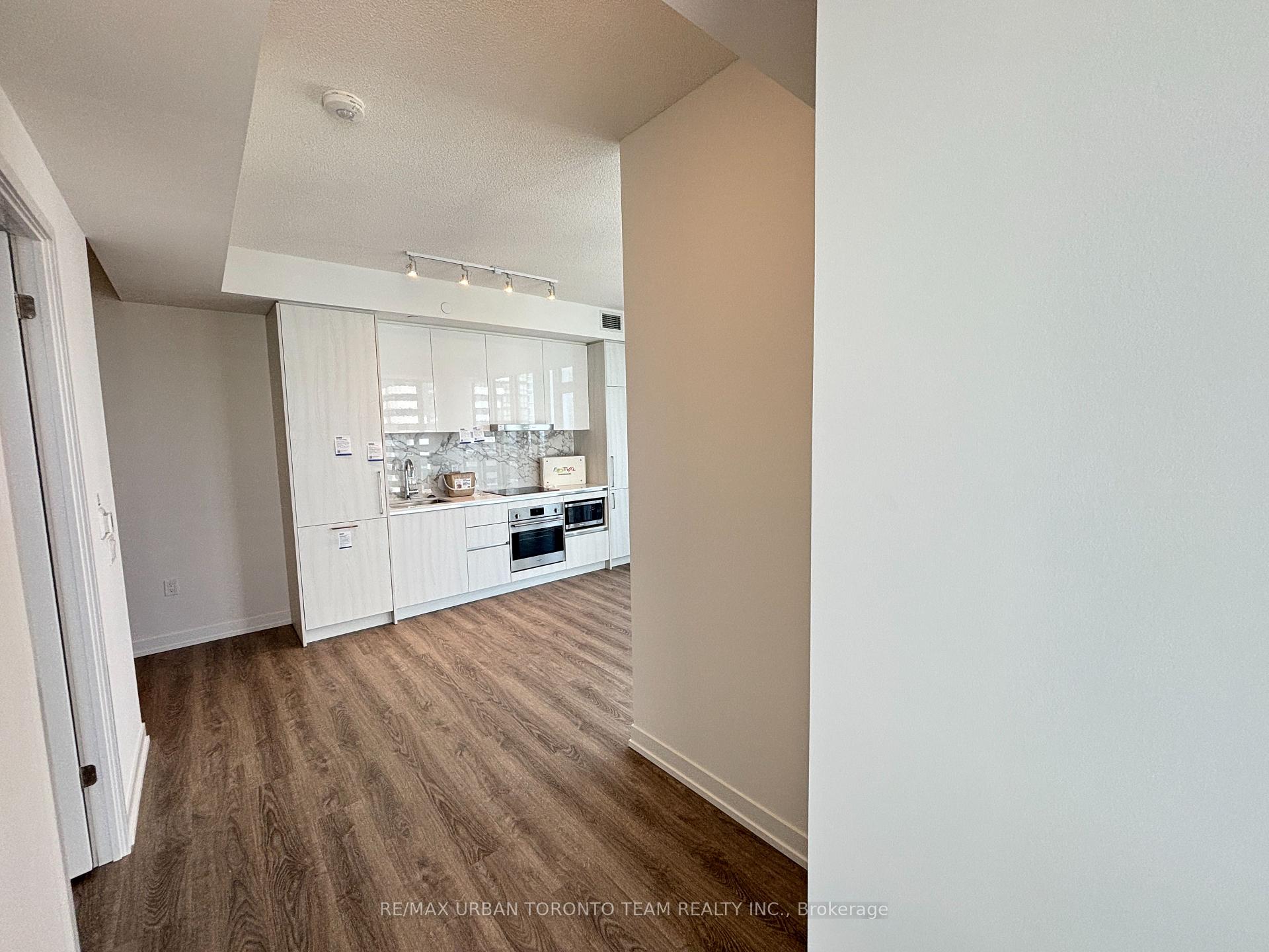 Photo 4 of Unit 4815, 195 Commerce Street, Vaughan, Vaughan Corporate Centre — HOMEH