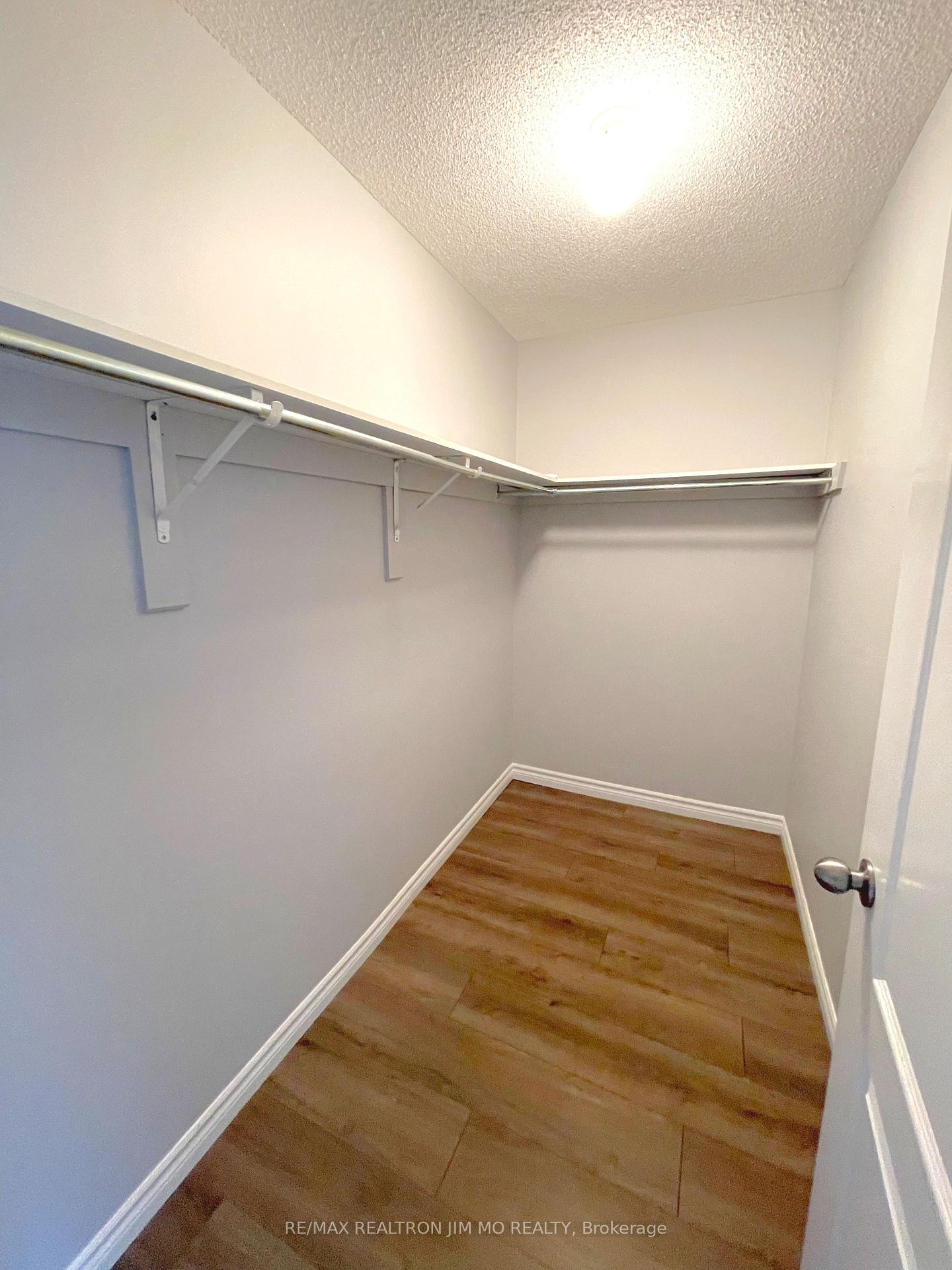 Photo 12 of 2272 Hummingbird Way, Oakville, West Oak Trails — HOMEH