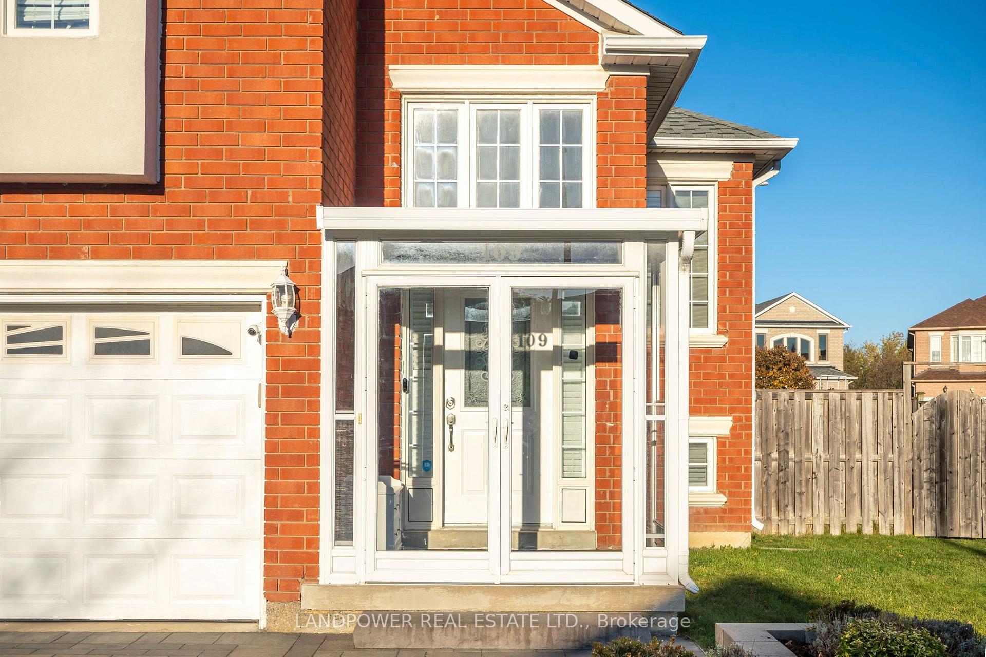 Photo 5 of 109 Melbourne Drive, Richmond Hill, Rouge Woods — HOMEH