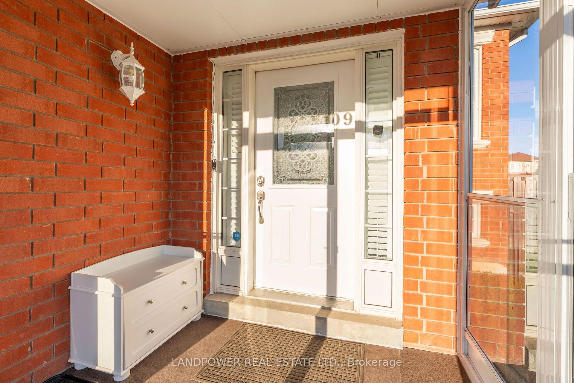 Photo 6 of 109 Melbourne Drive, Richmond Hill, Rouge Woods — HOMEH