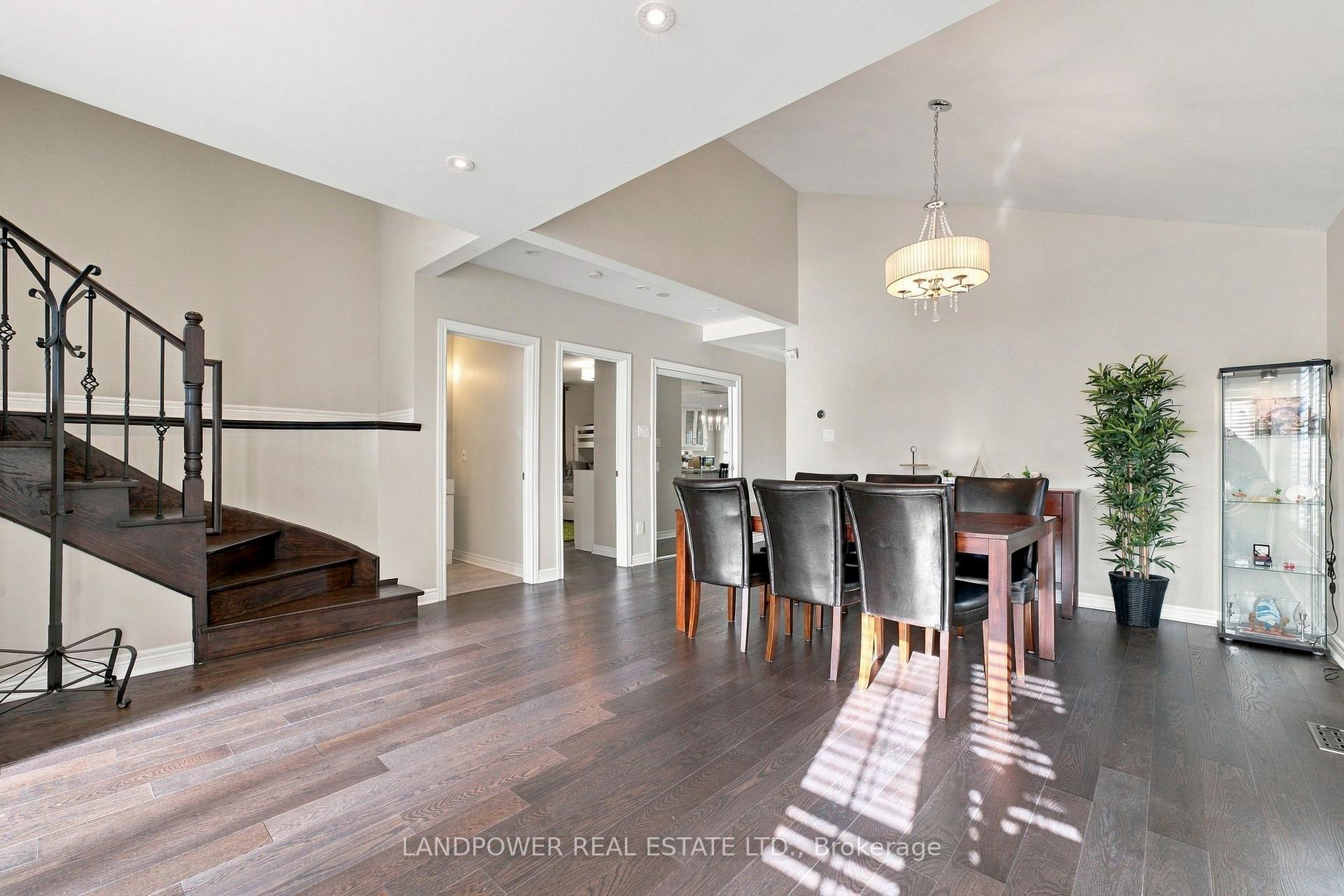 Photo 12 of 109 Melbourne Drive, Richmond Hill, Rouge Woods — HOMEH