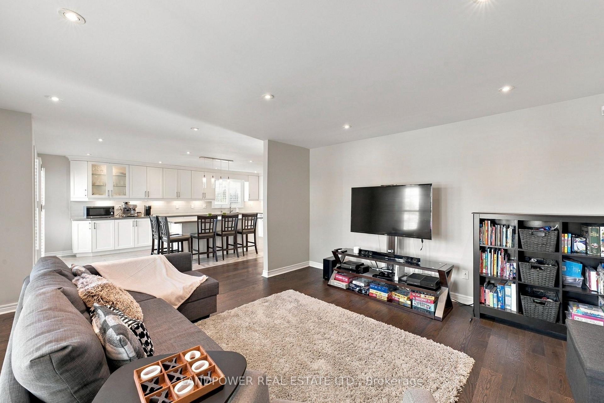 Photo 24 of 109 Melbourne Drive, Richmond Hill, Rouge Woods — HOMEH